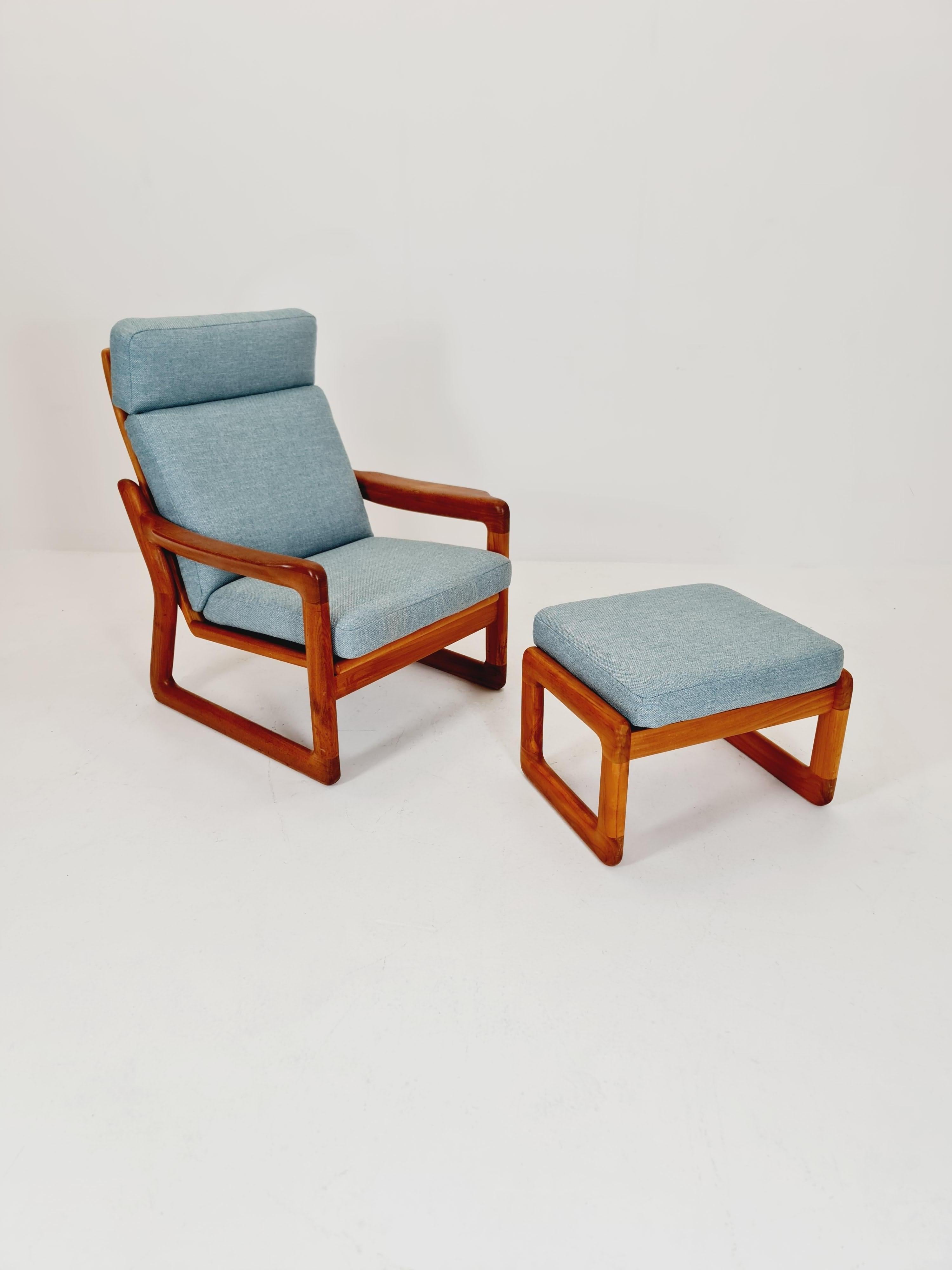 Mid century teak easy lounge chairs by Komfort Möbelfabrik  , 1960s

It is in great condition. However, as with all the vintage items some minor wear marks should be expected. The upholstered Seats completely restored with High quality fabric 