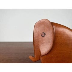 Figurina di elefante in teak di metà secolo, anni '60