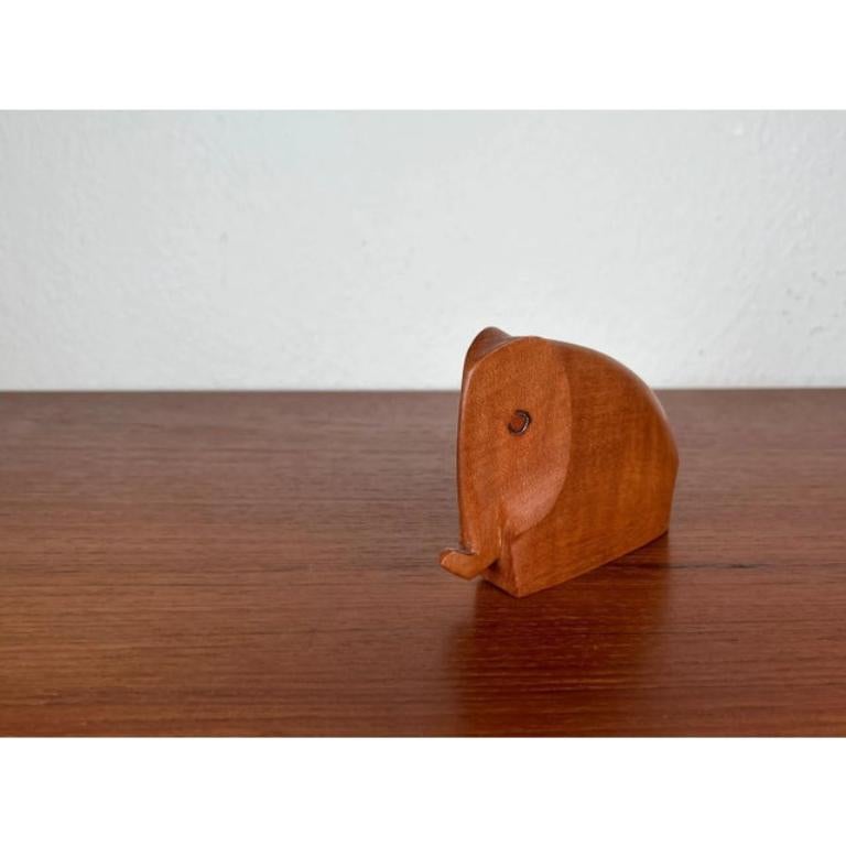 Mid-Century Teak Elephant Figurine, 1960s In Excellent Condition For Sale In Hamburg, DE
