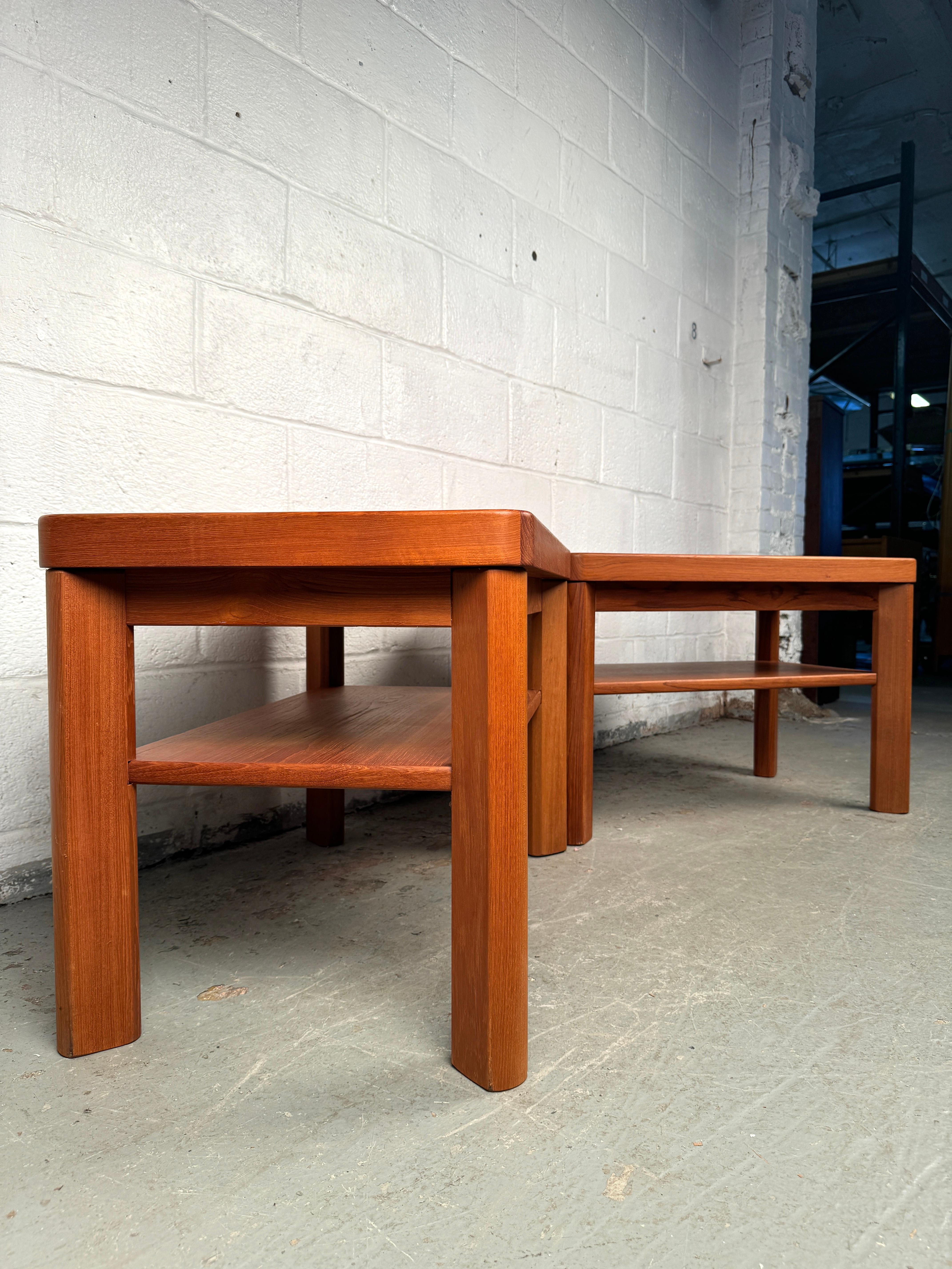 20ième siècle Tables d'extrémité en teck du milieu du siècle par Randers of Denmark en vente