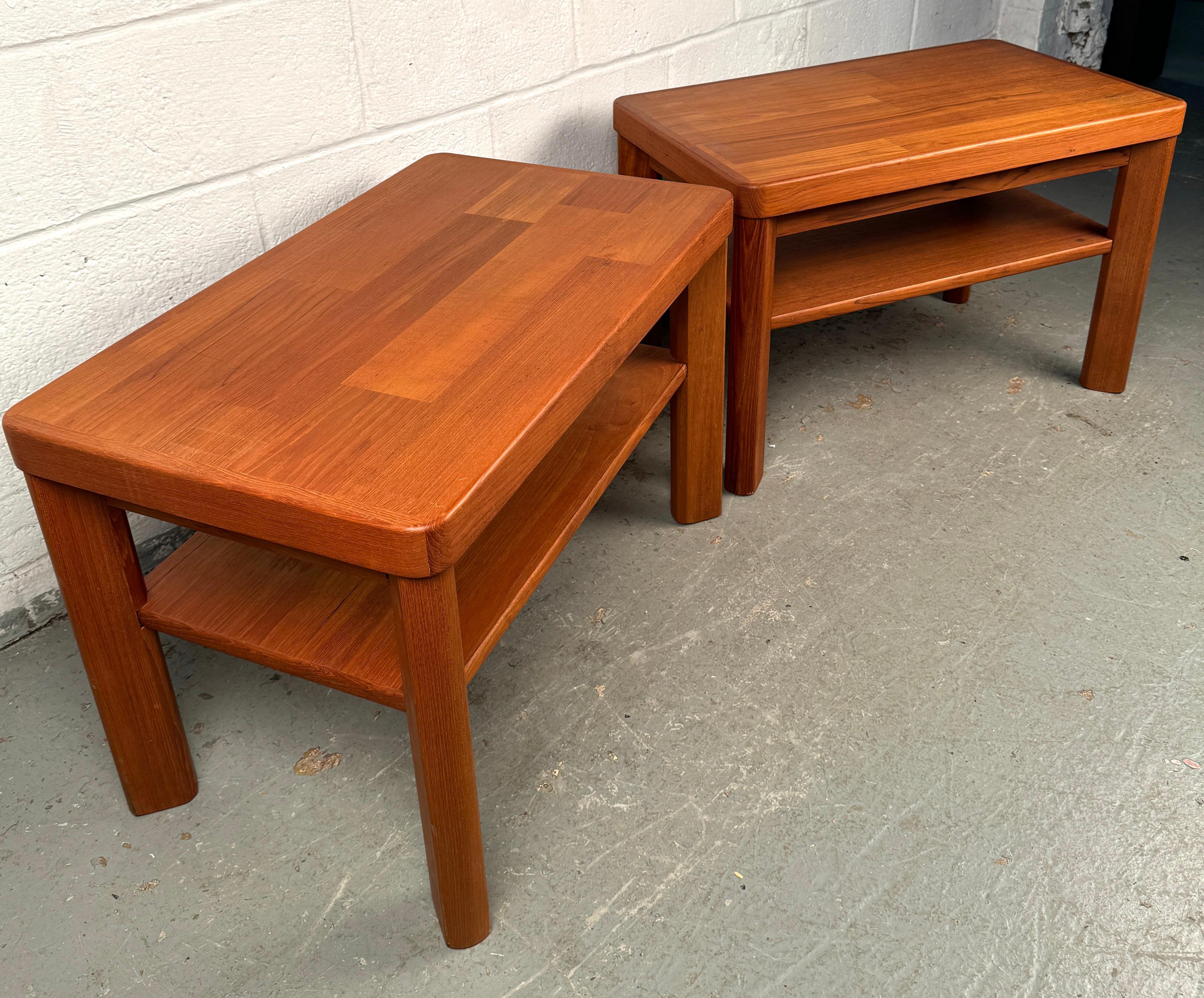 Bois Tables d'extrémité en teck du milieu du siècle par Randers of Denmark en vente