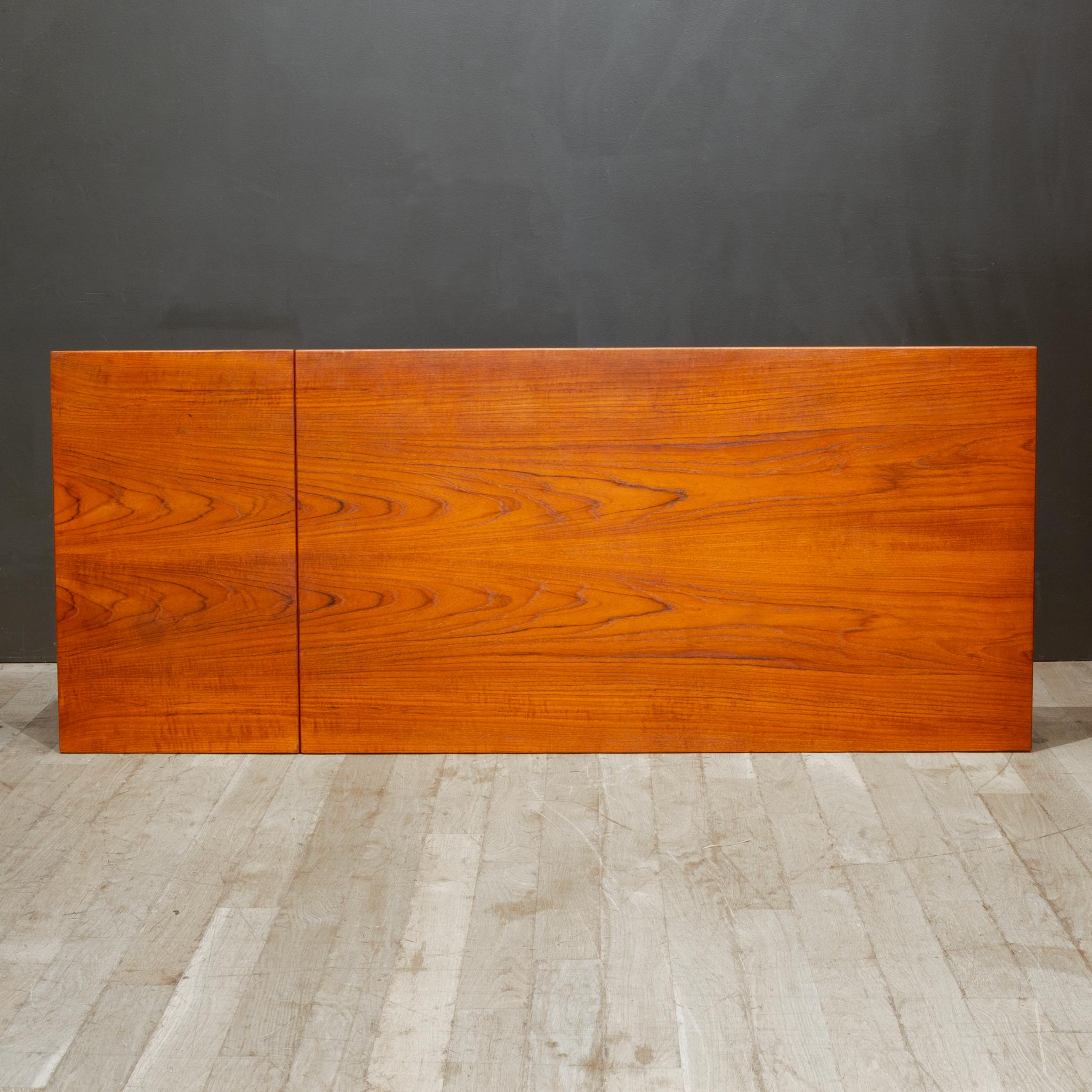 Mid-century Teak Expandable Desk with Sliding Drawers, Denmark c.1960 im Angebot 4