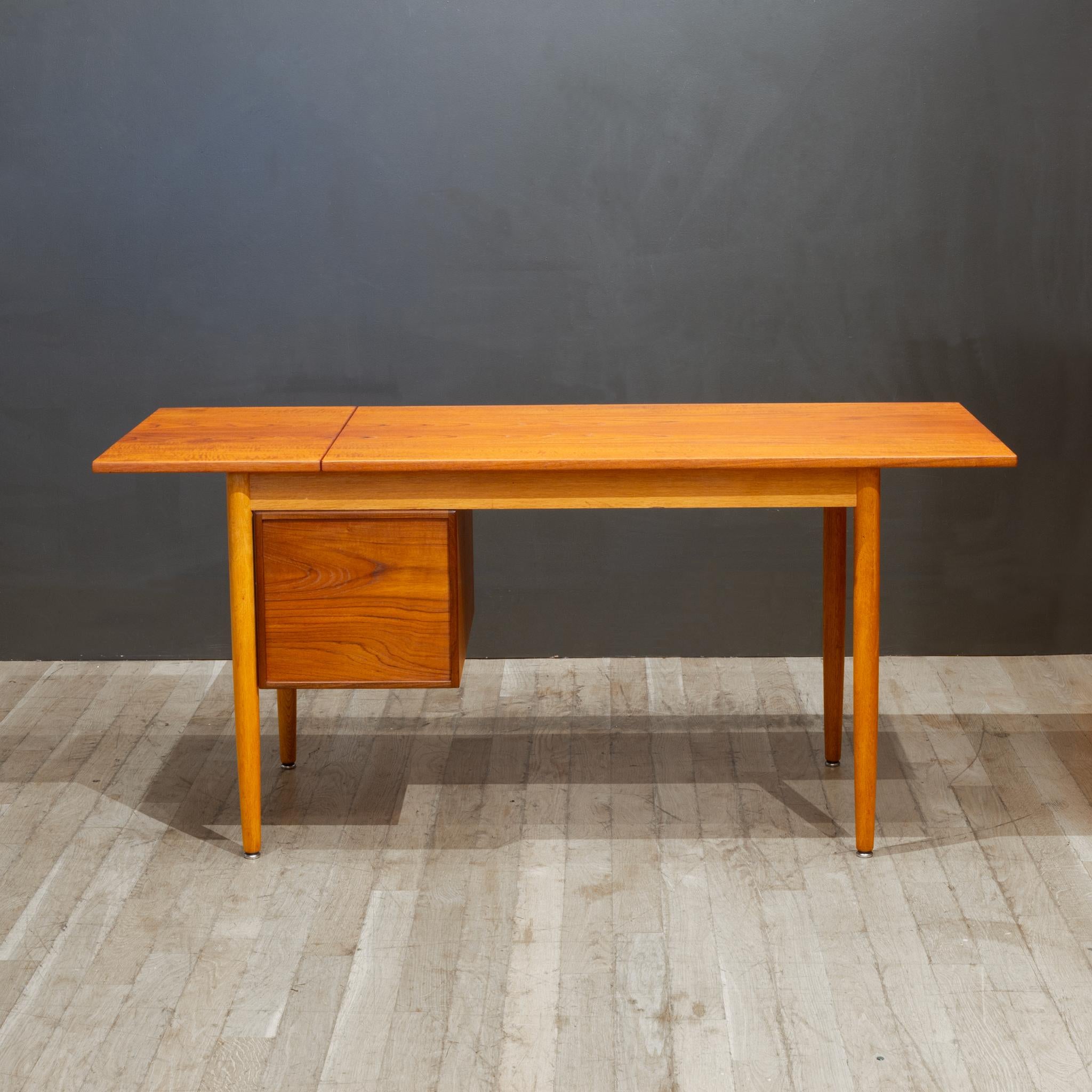 Mid-century Teak Expandable Desk with Sliding Drawers, Denmark c.1960 im Angebot 2
