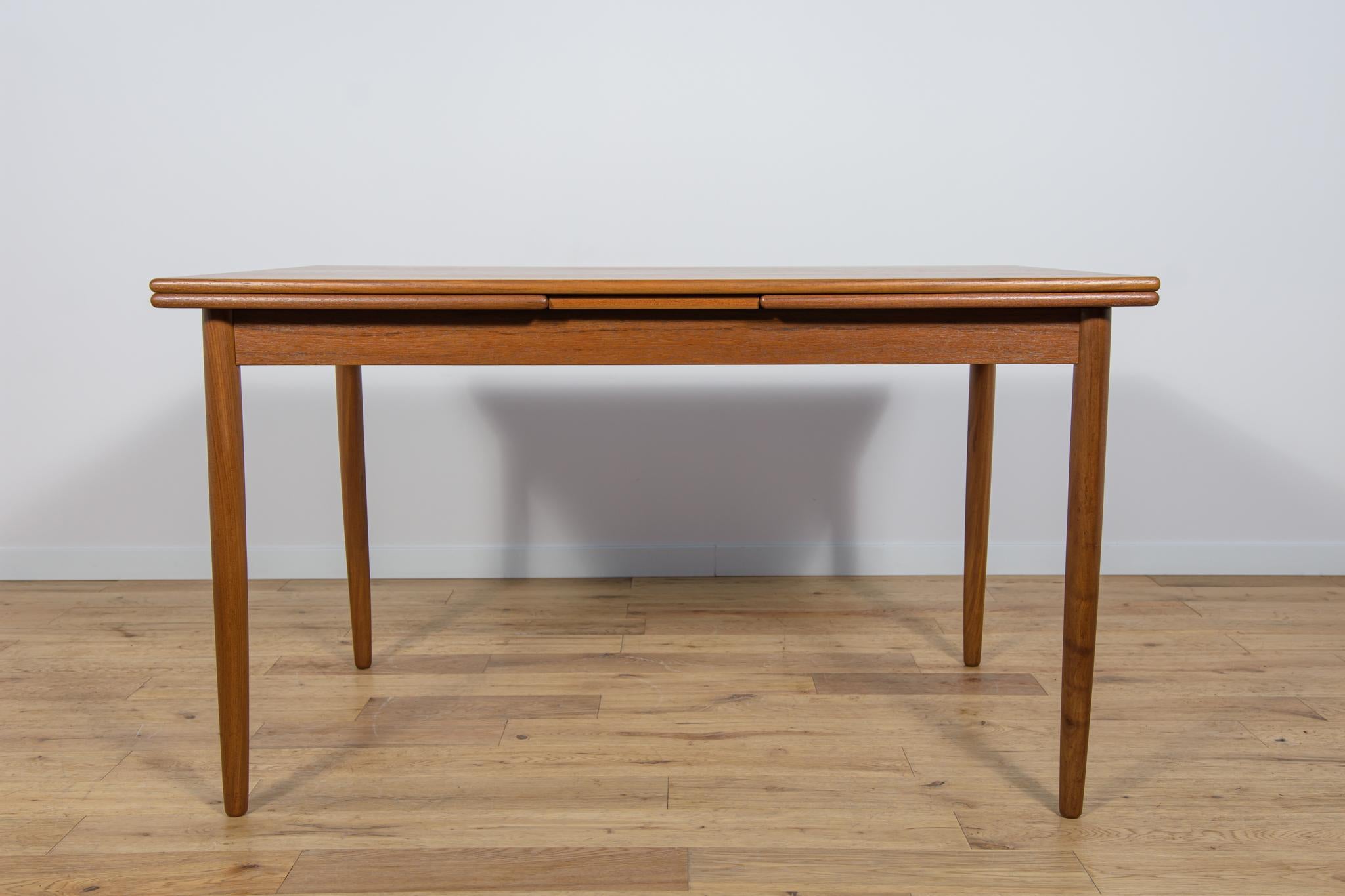 Mid-Century Modern Mid Century Teak Extendable Dining Table, Denmark, 1960s For Sale