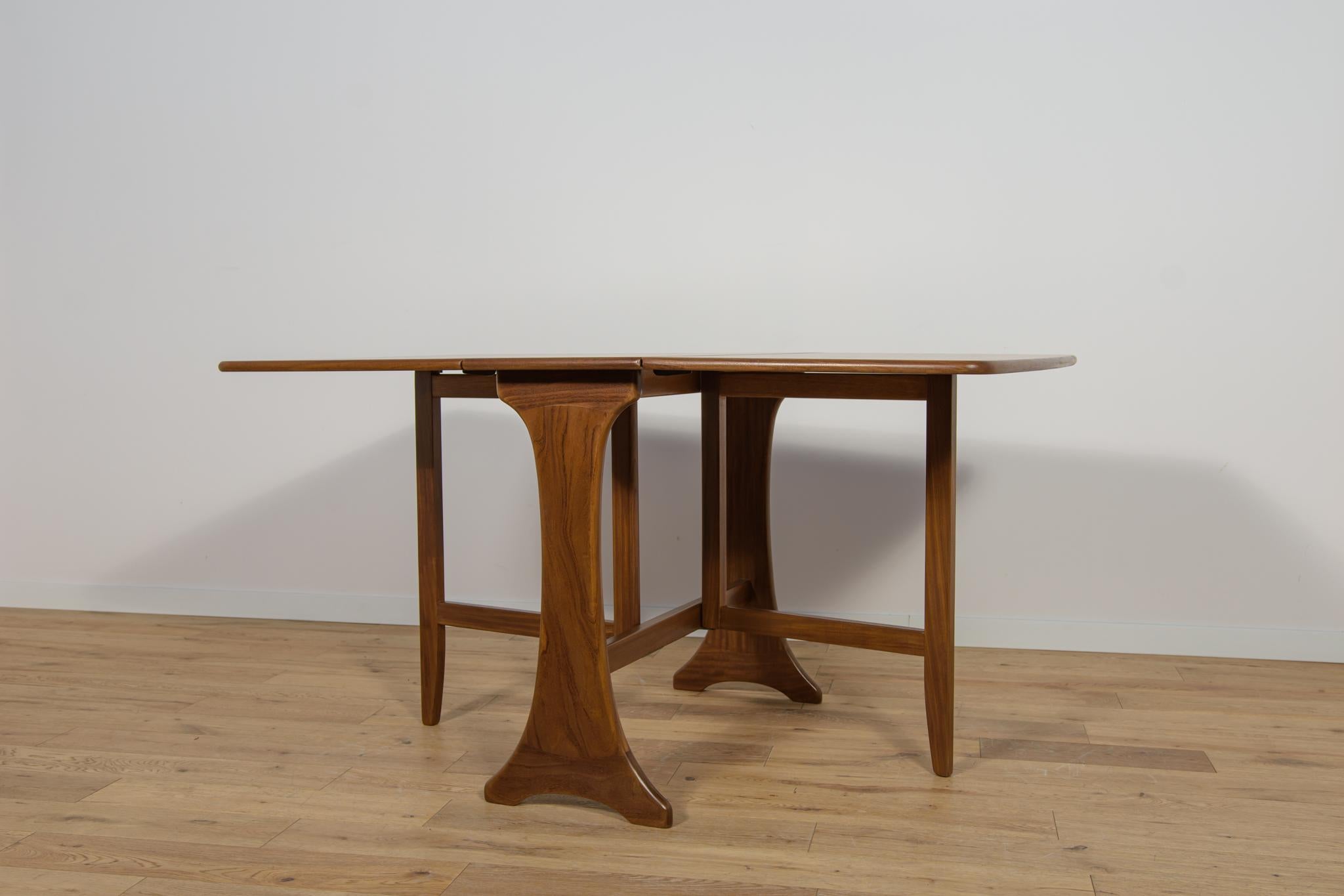 Mid-Century Teak Extendable Dining Table from G-Plan, 1960s For Sale 3
