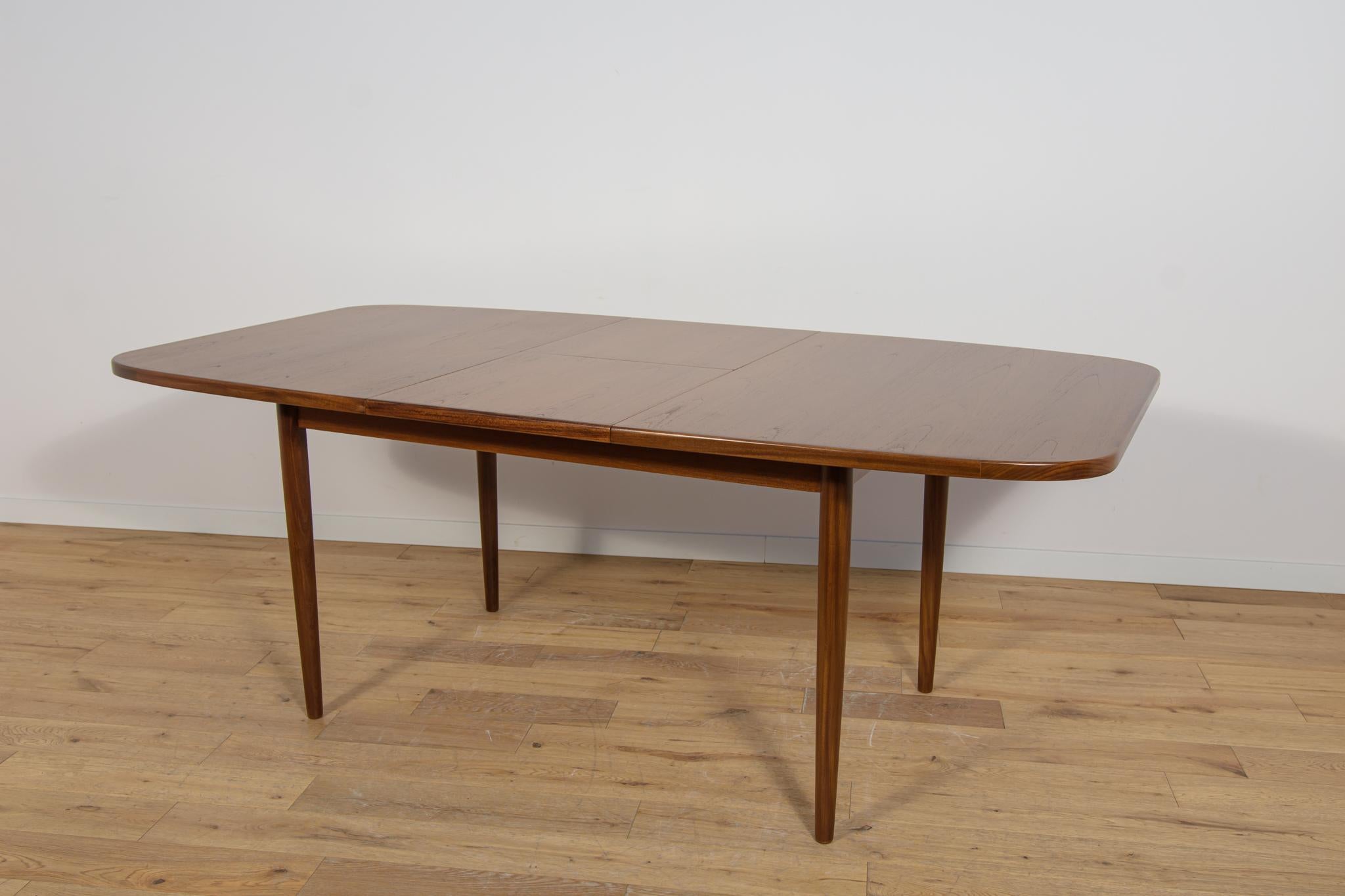 Mid-Century Teak Extendable Dining Table from G-Plan, 1960s For Sale 3