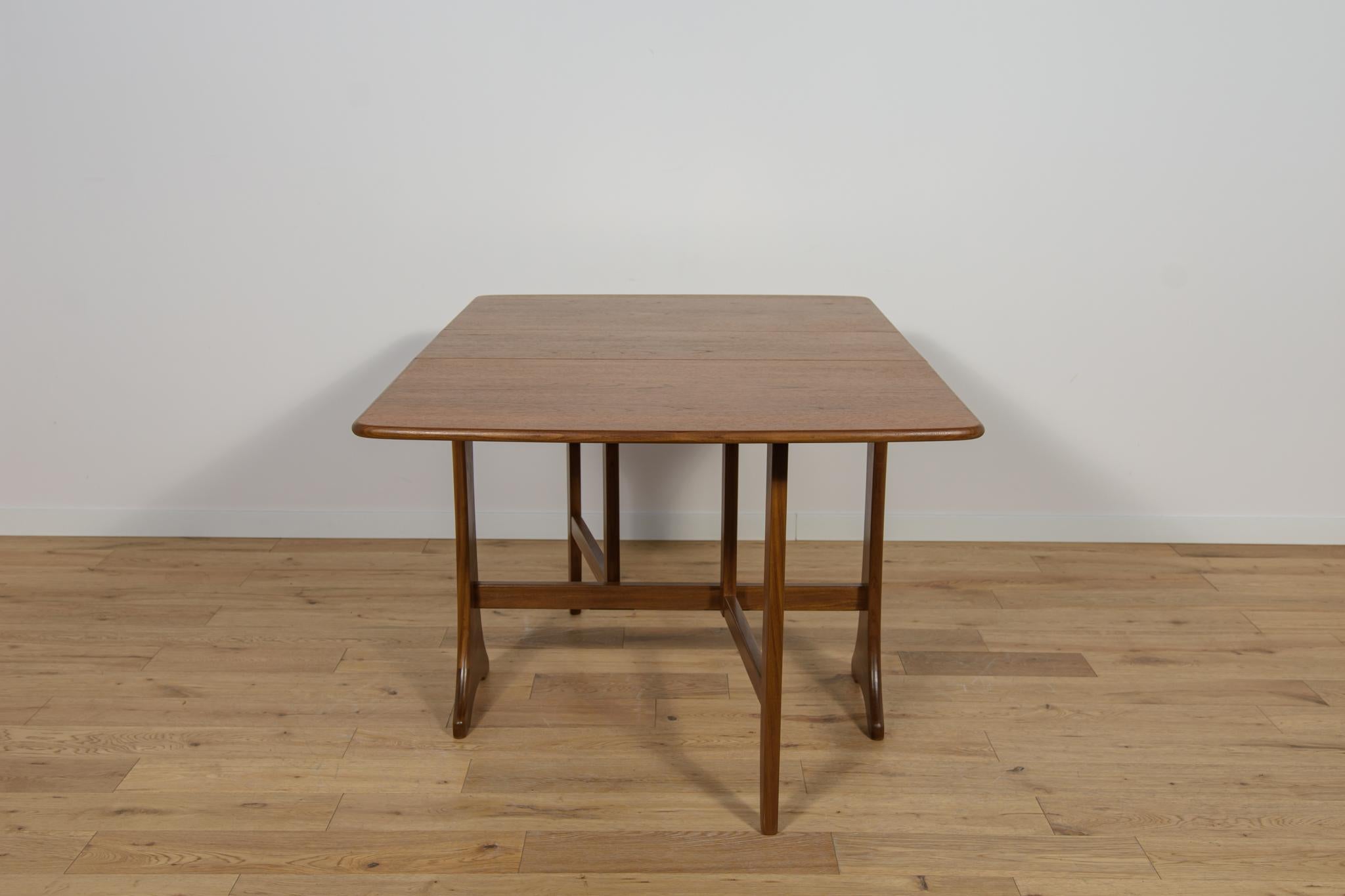Mid-Century Teak Extendable Dining Table from G-Plan, 1960s For Sale 4