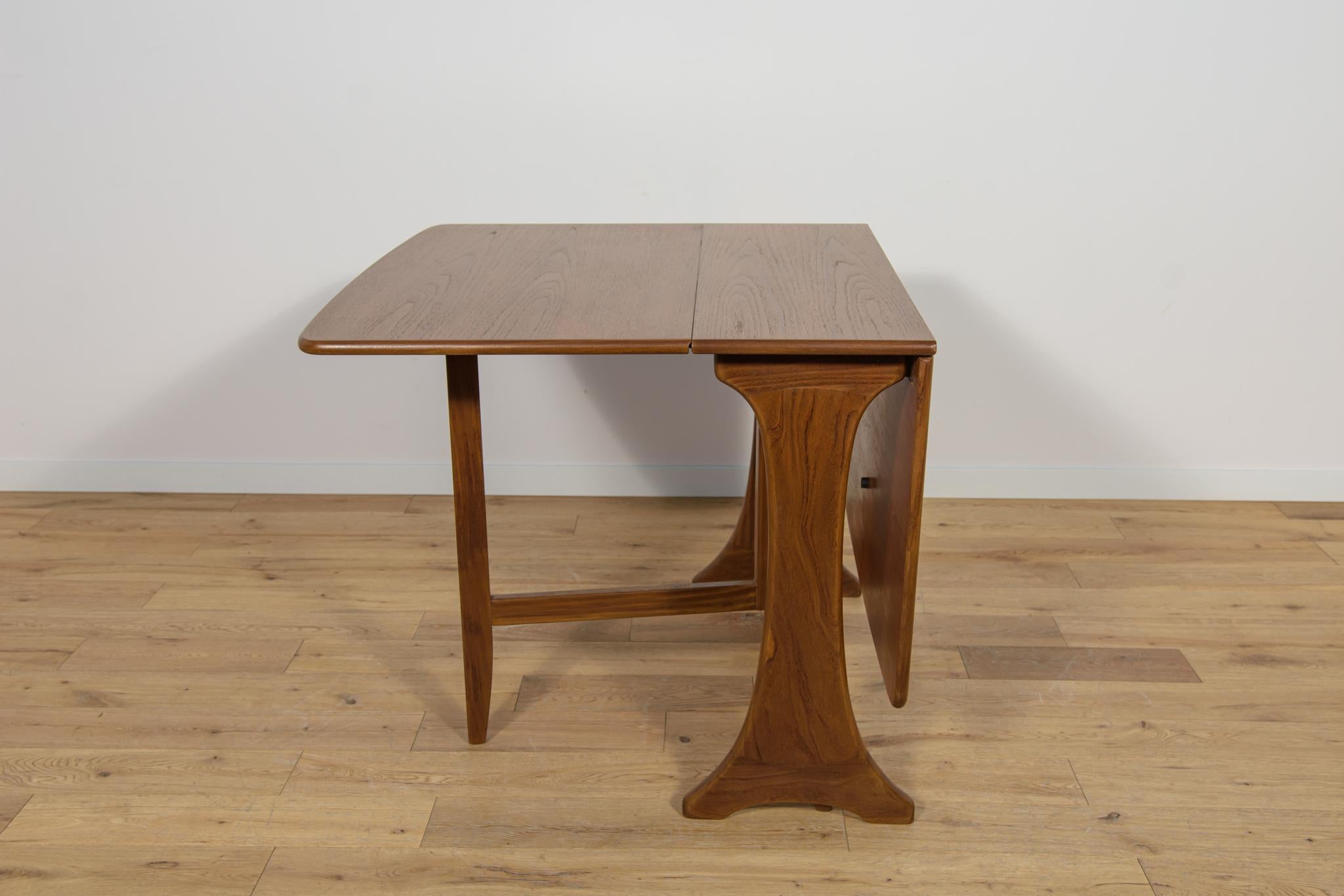 Mid-Century Teak Extendable Dining Table from G-Plan, 1960s For Sale 5