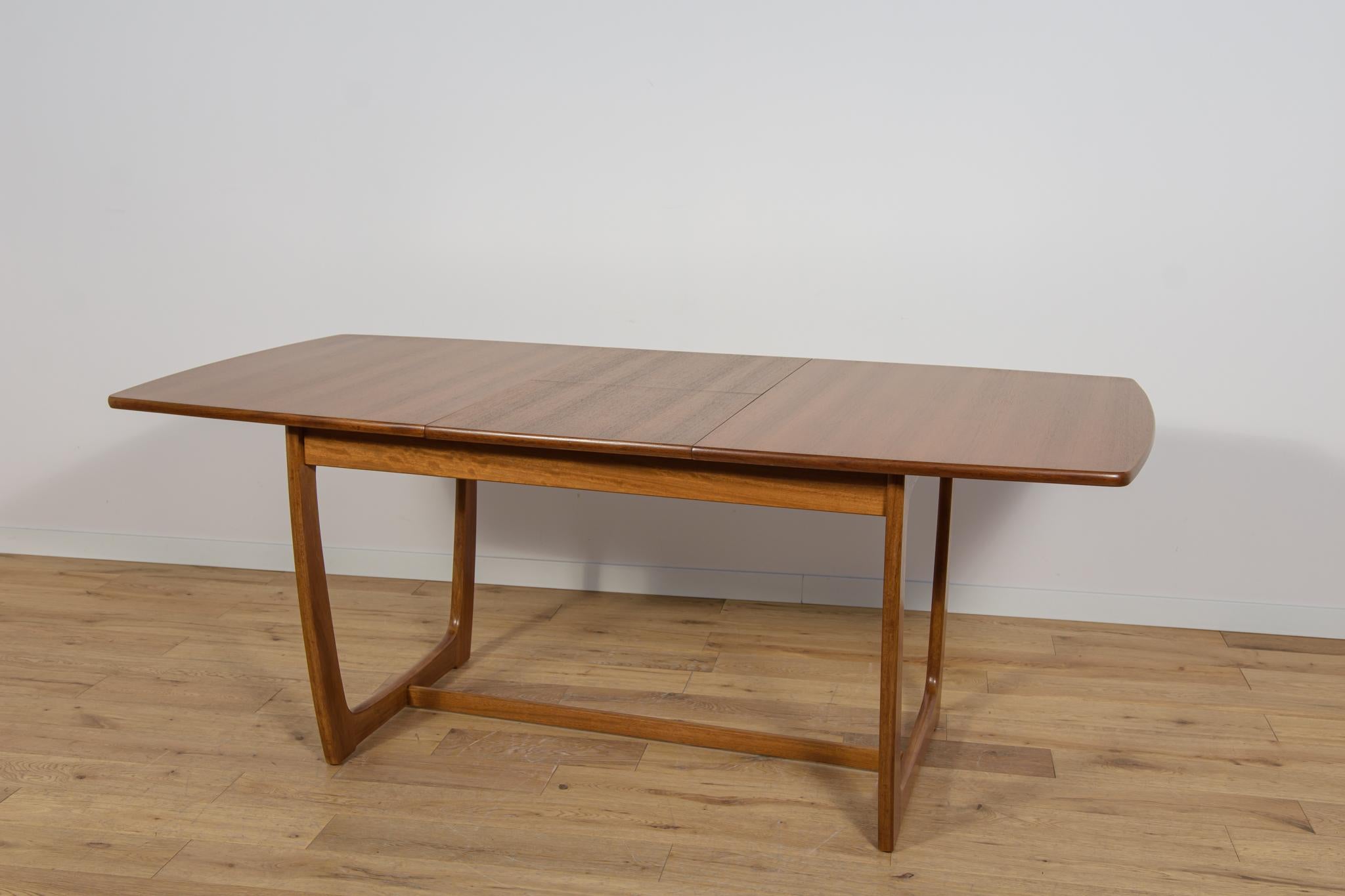Mesa de comedor extensible de teca de mediados de siglo de G-Plan, años 60 en venta 4