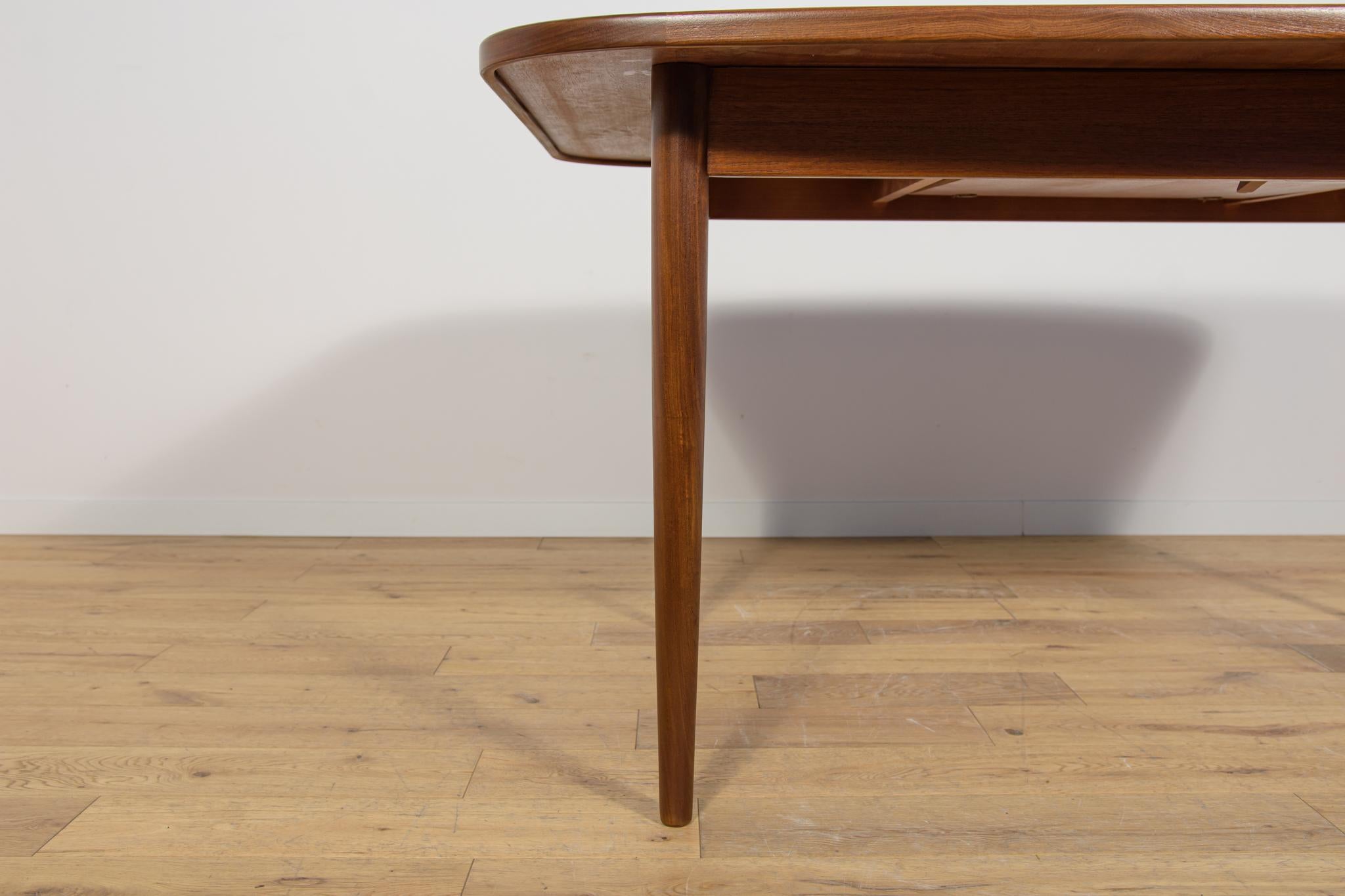Mid-Century Teak Extendable Dining Table from G-Plan, 1960s For Sale 6