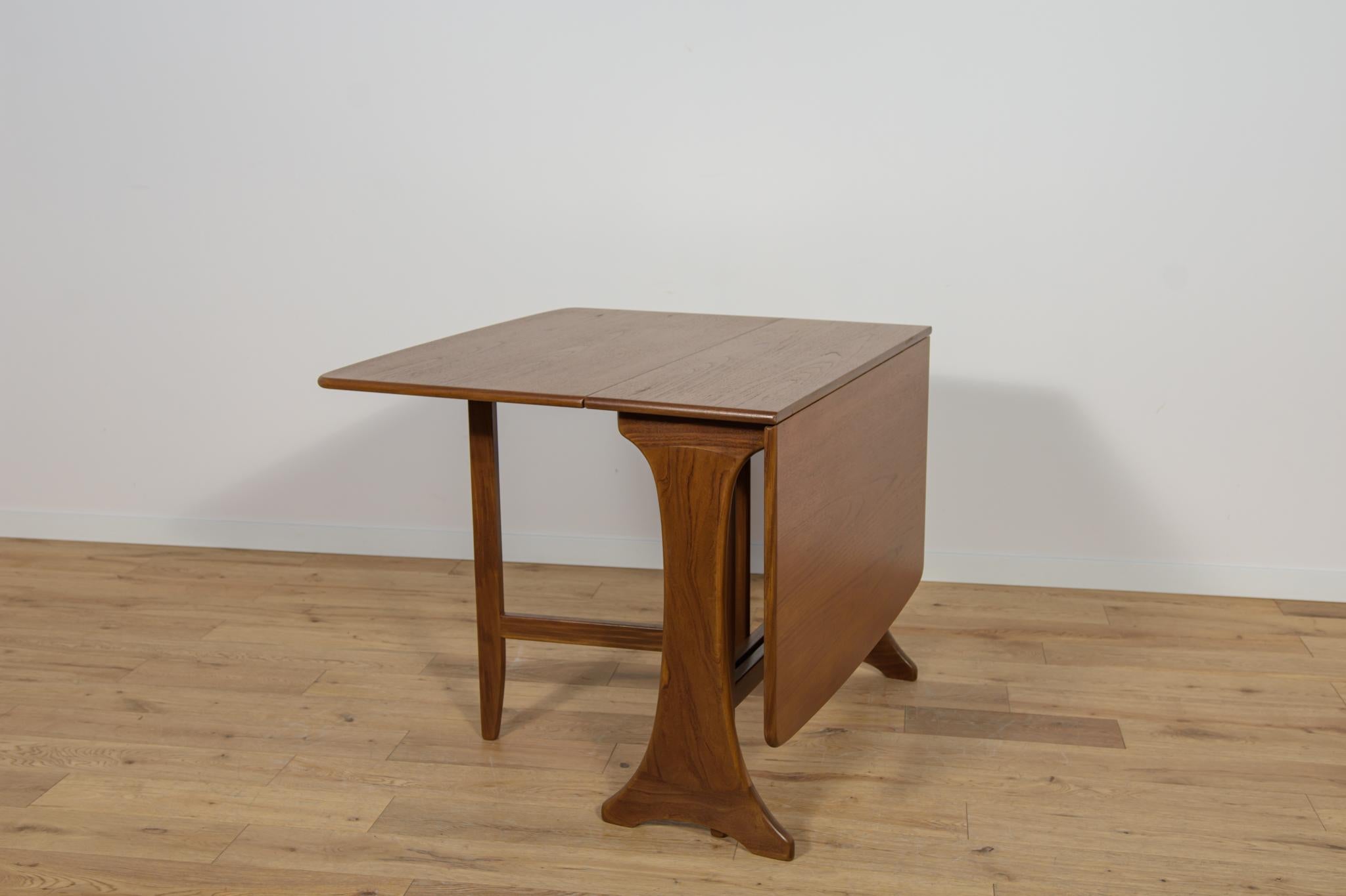 Mid-Century Teak Extendable Dining Table from G-Plan, 1960s For Sale 7