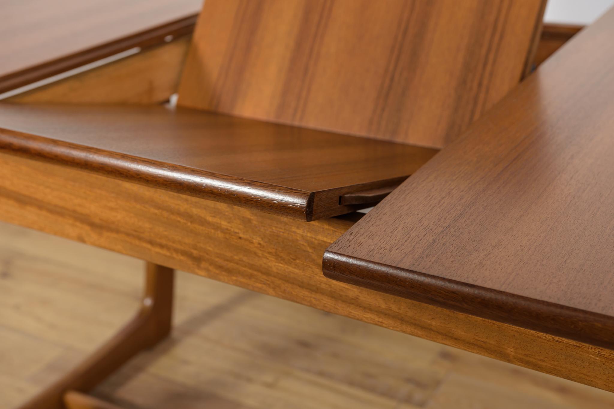 Mesa de comedor extensible de teca de mediados de siglo de G-Plan, años 60 en venta 11