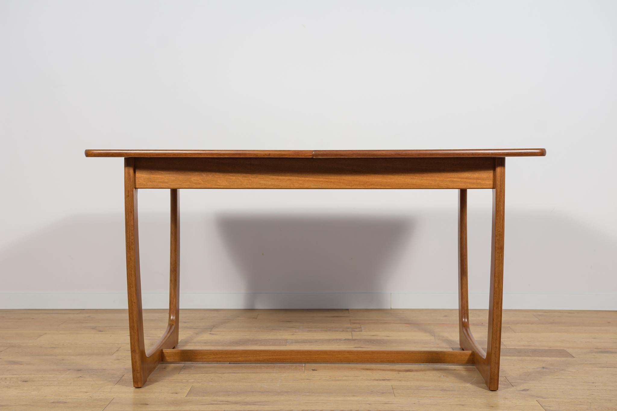 Mesa de comedor extensible de teca de mediados de siglo de G-Plan, años 60 Moderno de mediados de siglo en venta