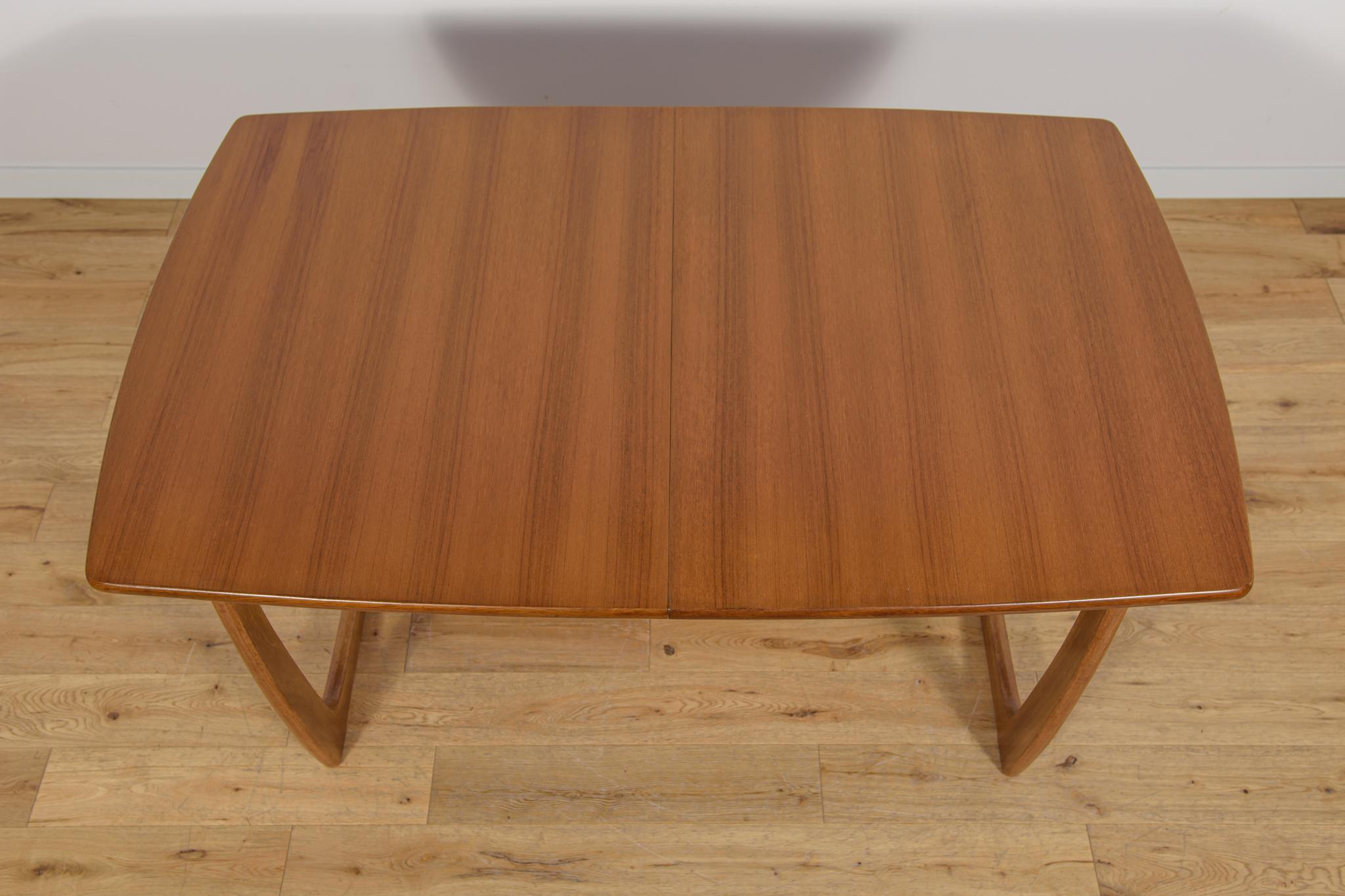 Mesa de comedor extensible de teca de mediados de siglo de G-Plan, años 60 Británico en venta
