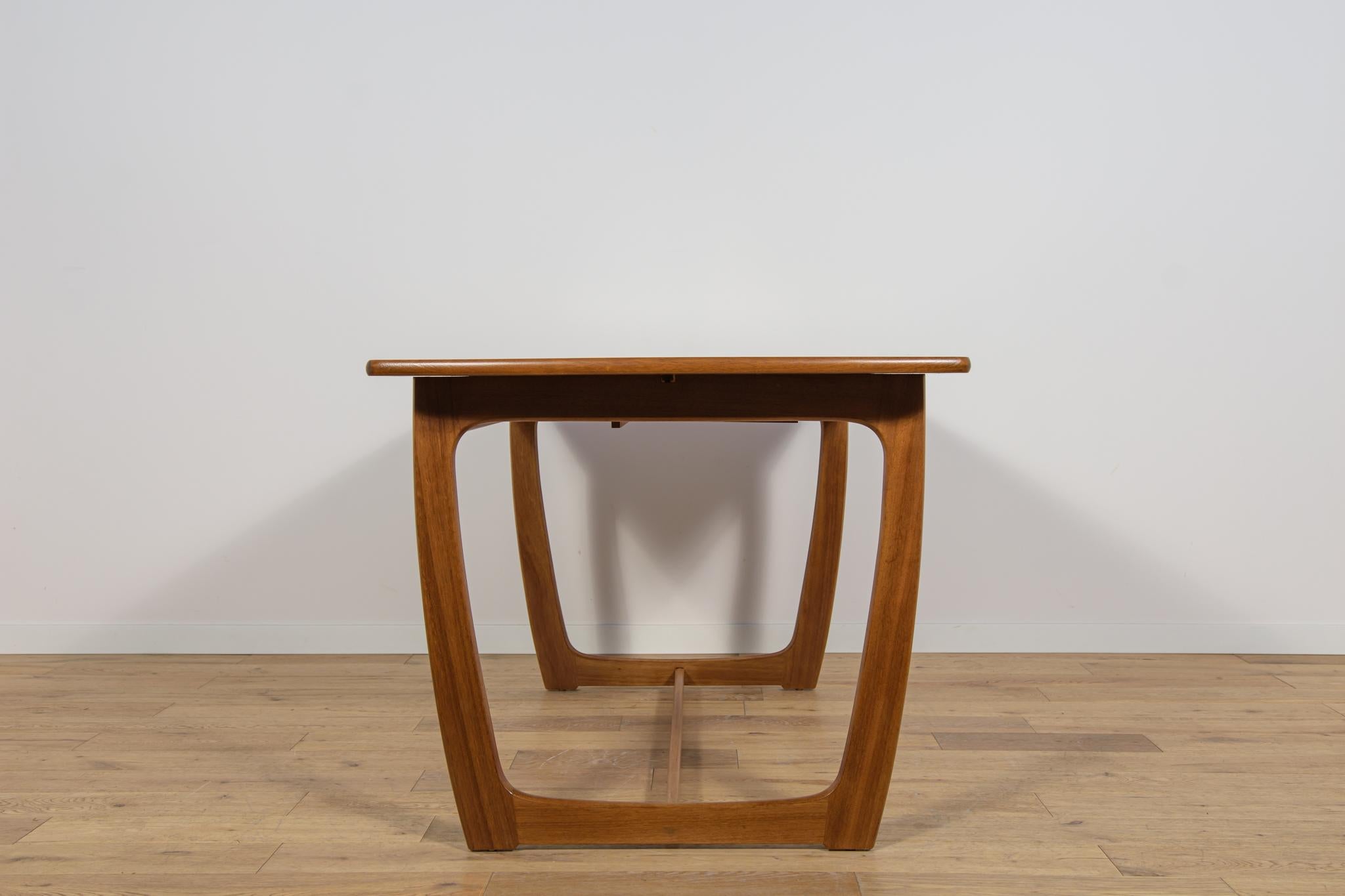 Mesa de comedor extensible de teca de mediados de siglo de G-Plan, años 60 Mediados del siglo XIX en venta
