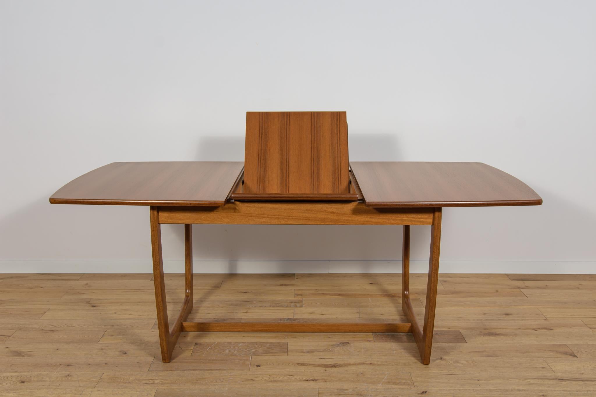 Mesa de comedor extensible de teca de mediados de siglo de G-Plan, años 60 Teca en venta