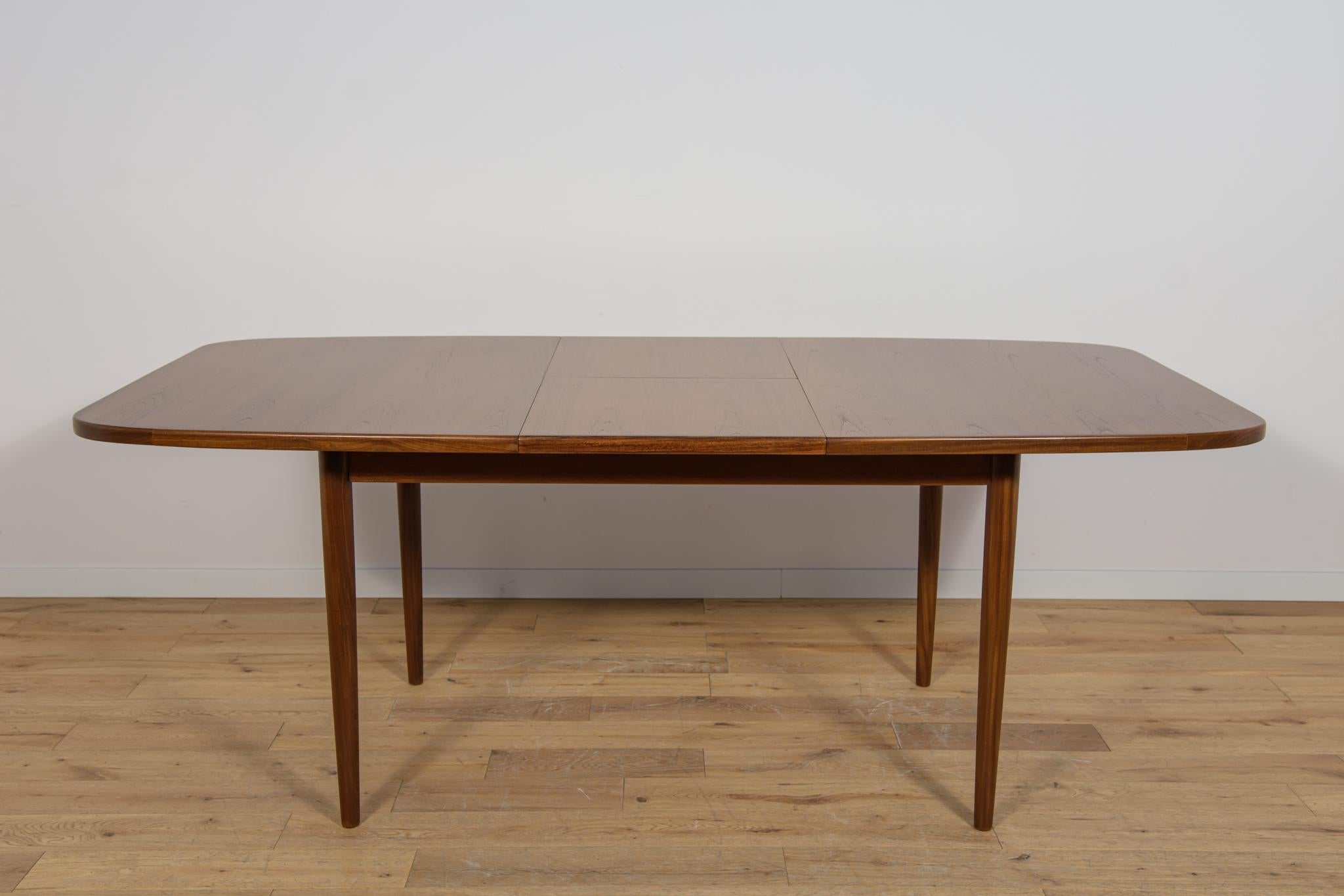 Mid-Century Teak Extendable Dining Table from G-Plan, 1960s For Sale 1