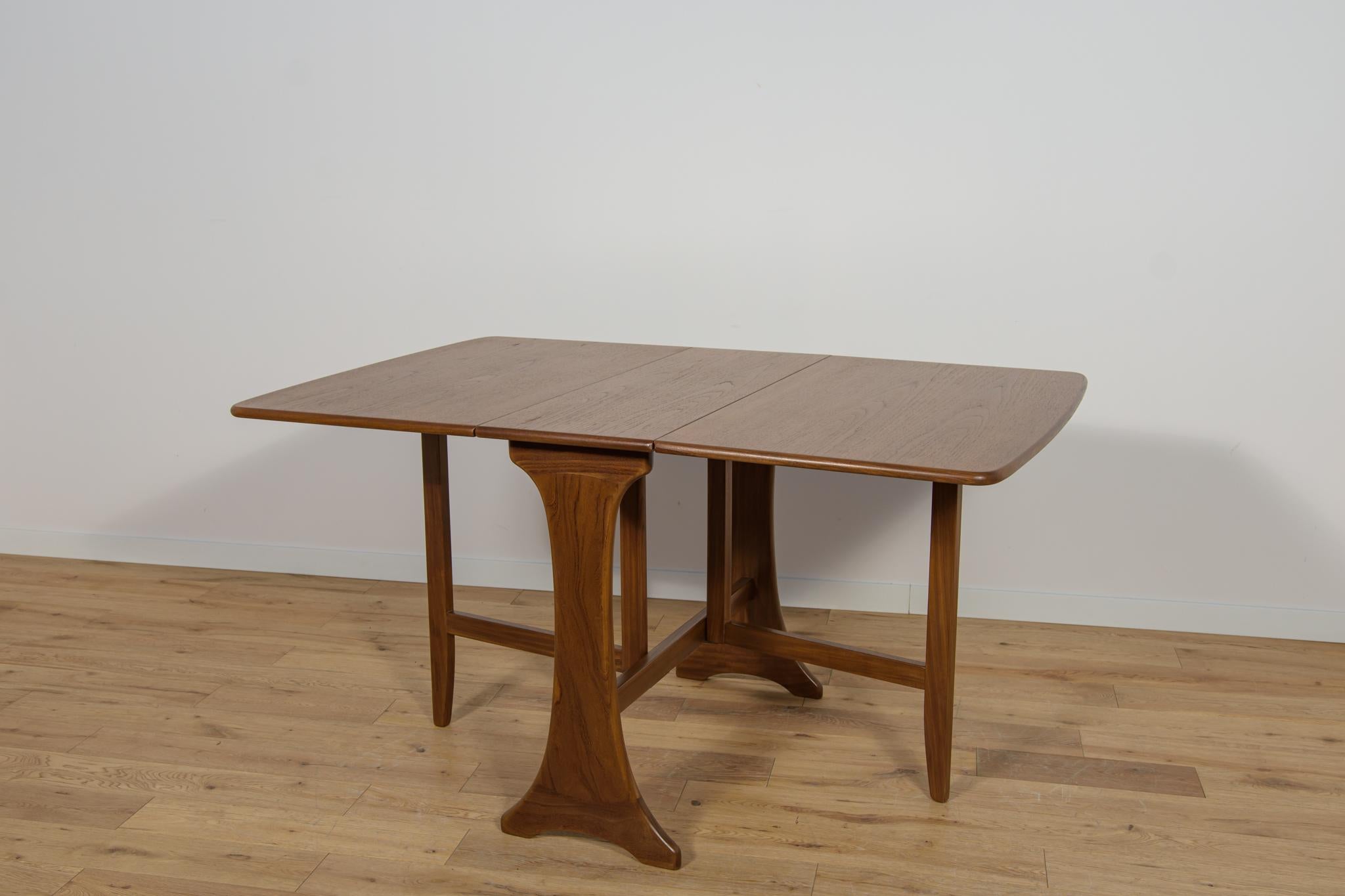 Mid-Century Teak Extendable Dining Table from G-Plan, 1960s For Sale 2