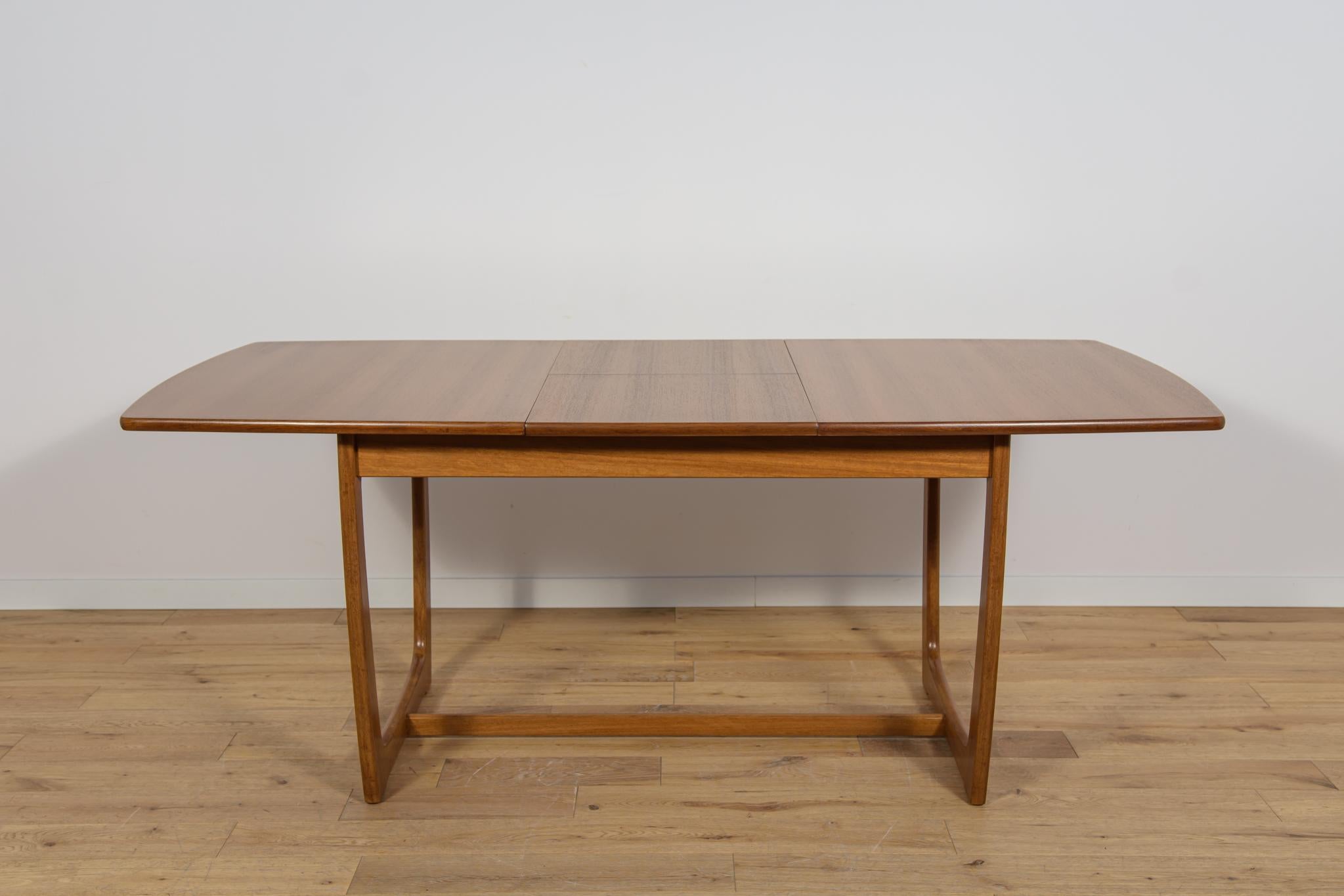 Mesa de comedor extensible de teca de mediados de siglo de G-Plan, años 60 en venta 1