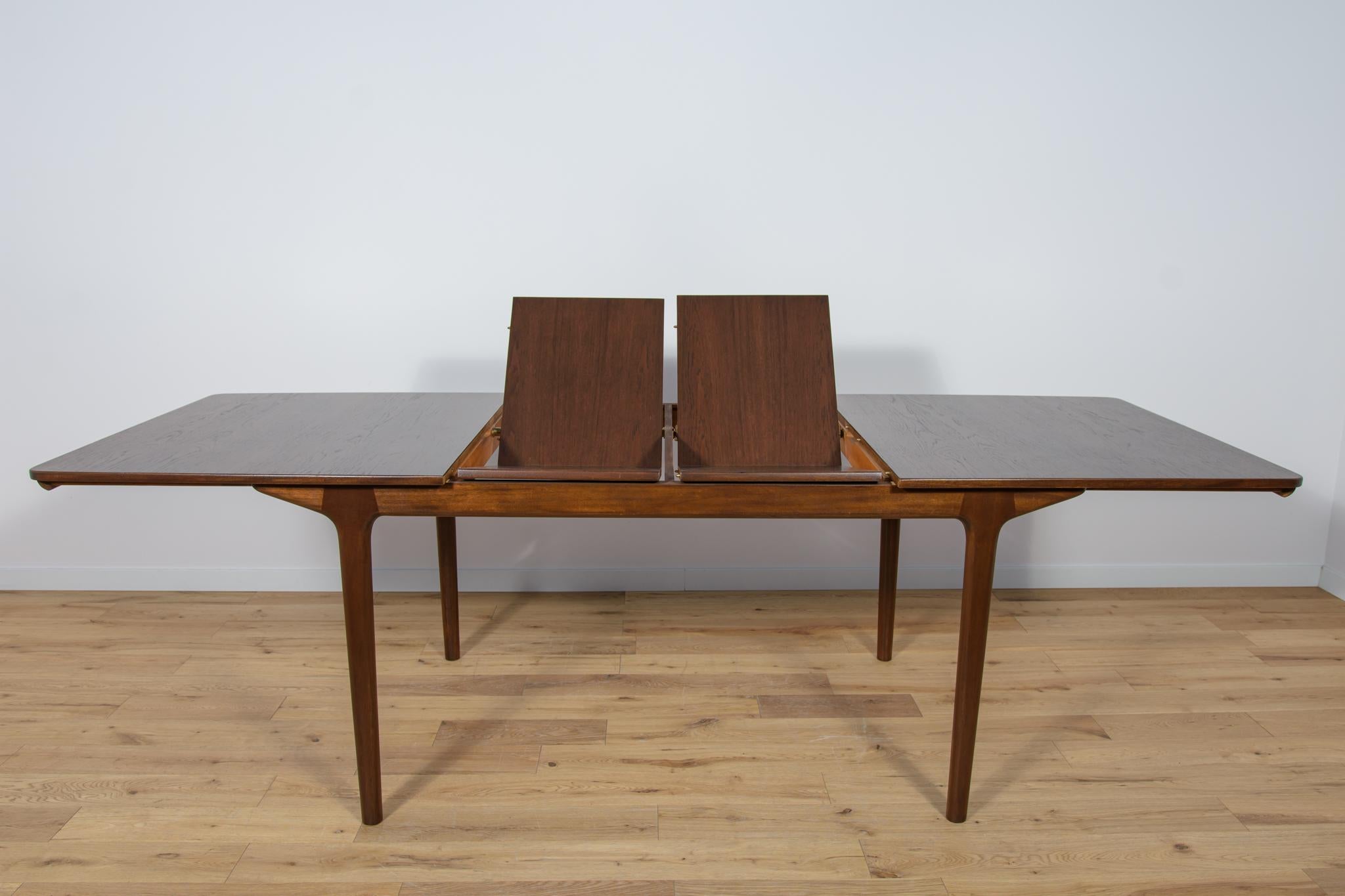 British Mid-Century Teak Extendable Dining Table from McIntosh, 1960s