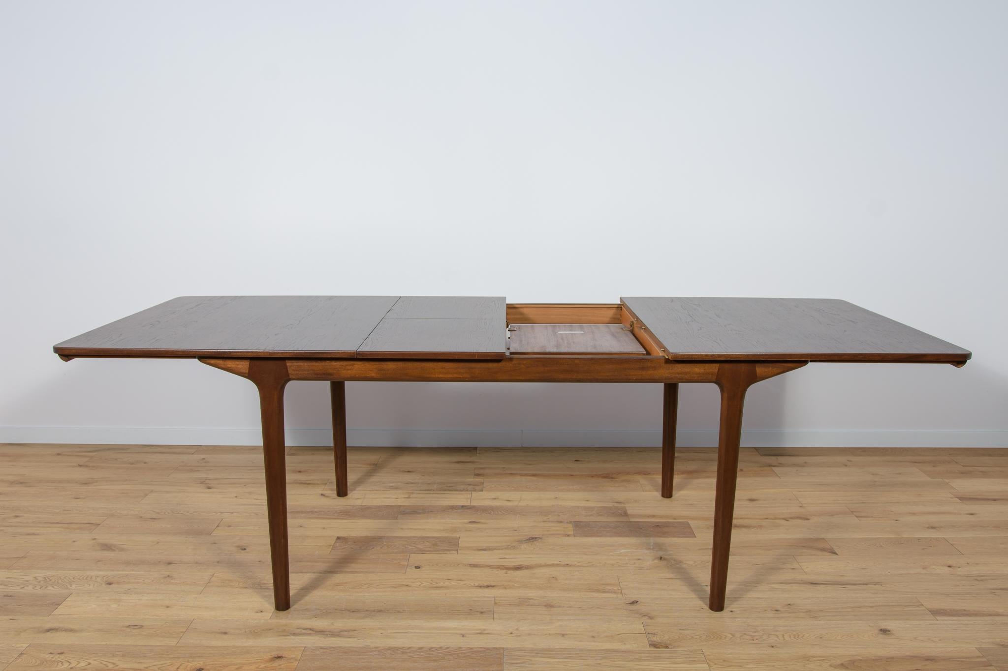 Mid-Century Teak Extendable Dining Table from McIntosh, 1960s In Excellent Condition In GNIEZNO, 30