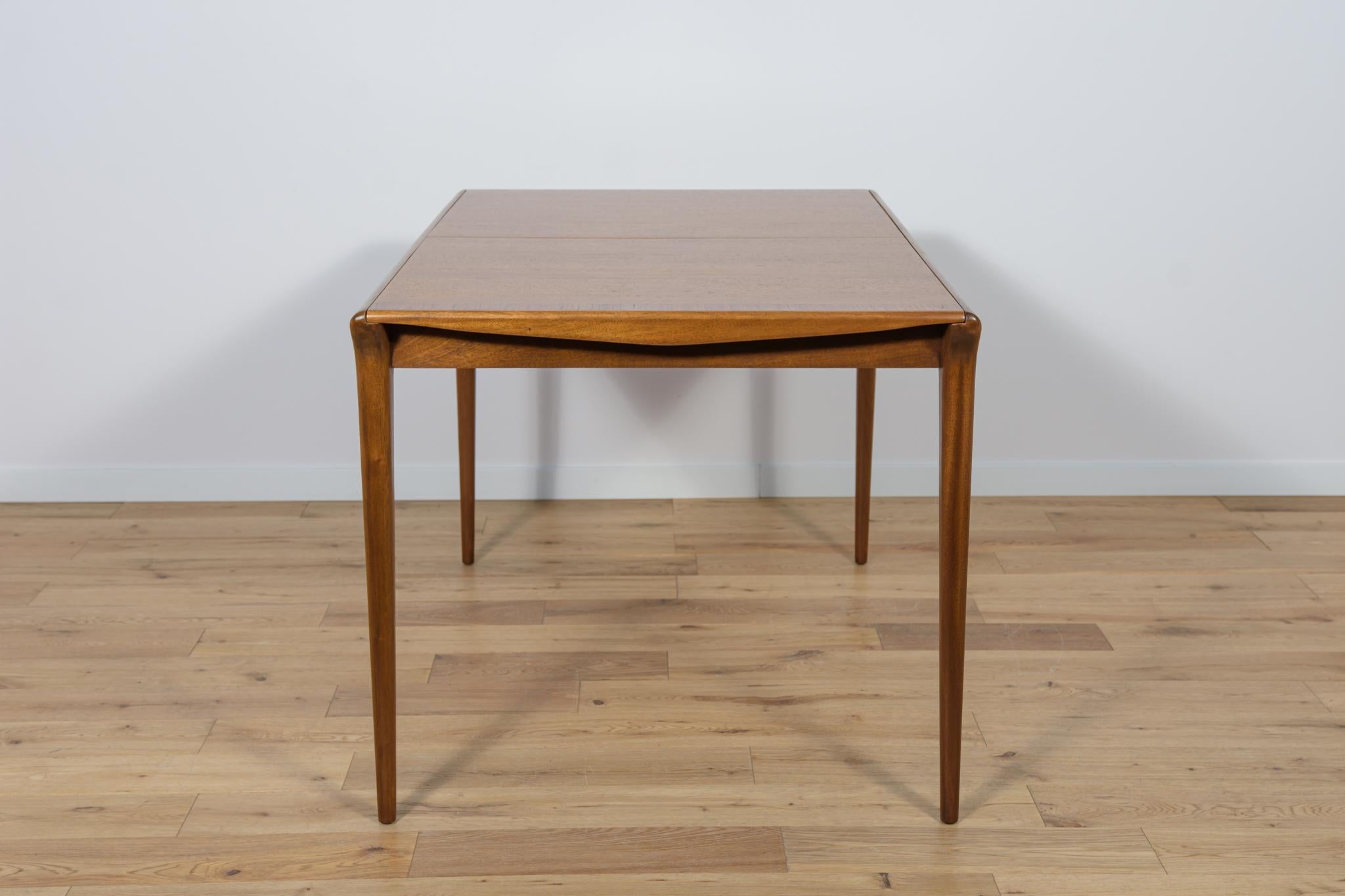 Mid-Century Teak Extendable Dining Table from McIntosh, 1960s In Excellent Condition For Sale In GNIEZNO, 30