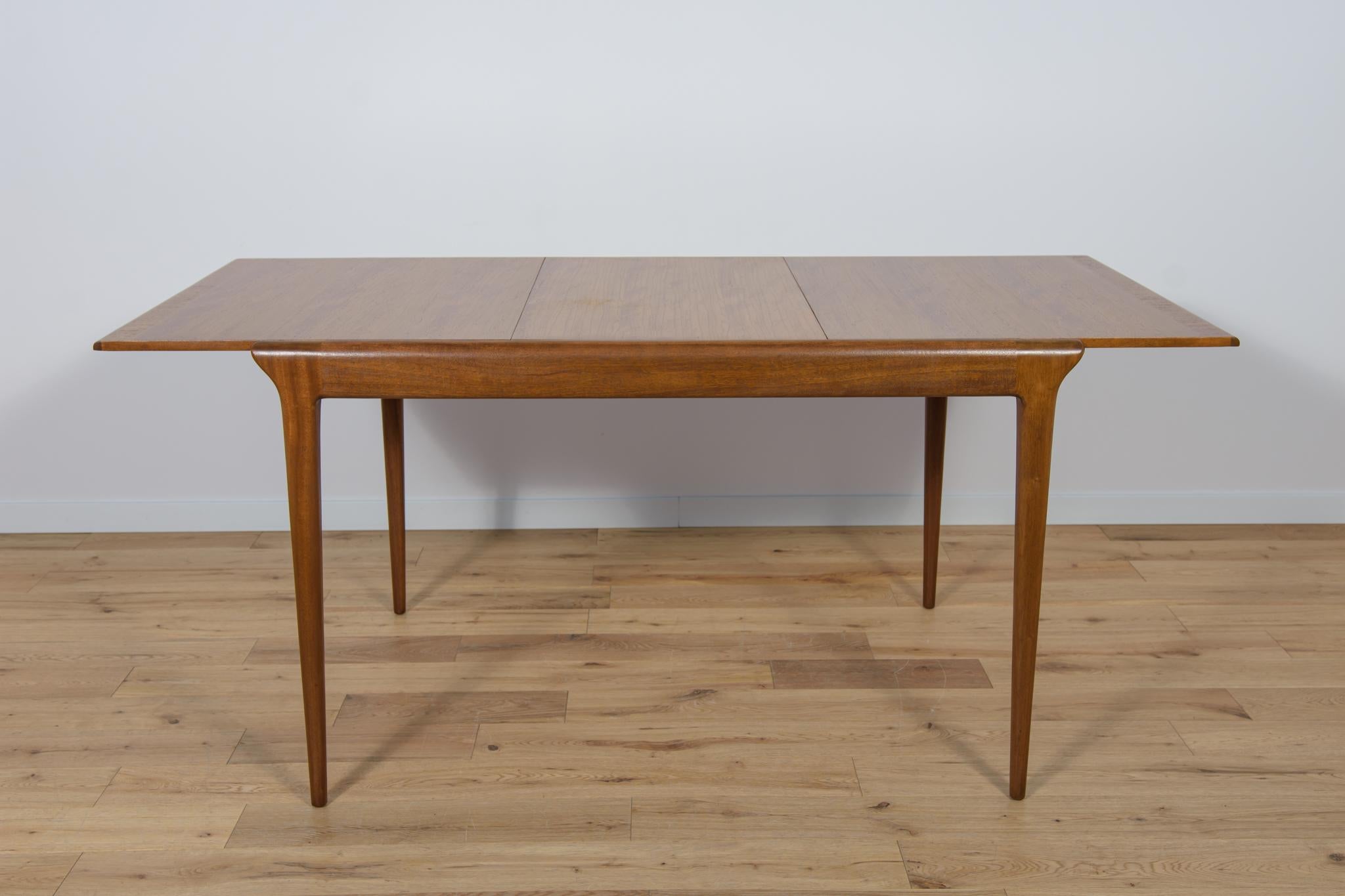Mid-Century Teak Extendable Dining Table from McIntosh, 1960s For Sale 1
