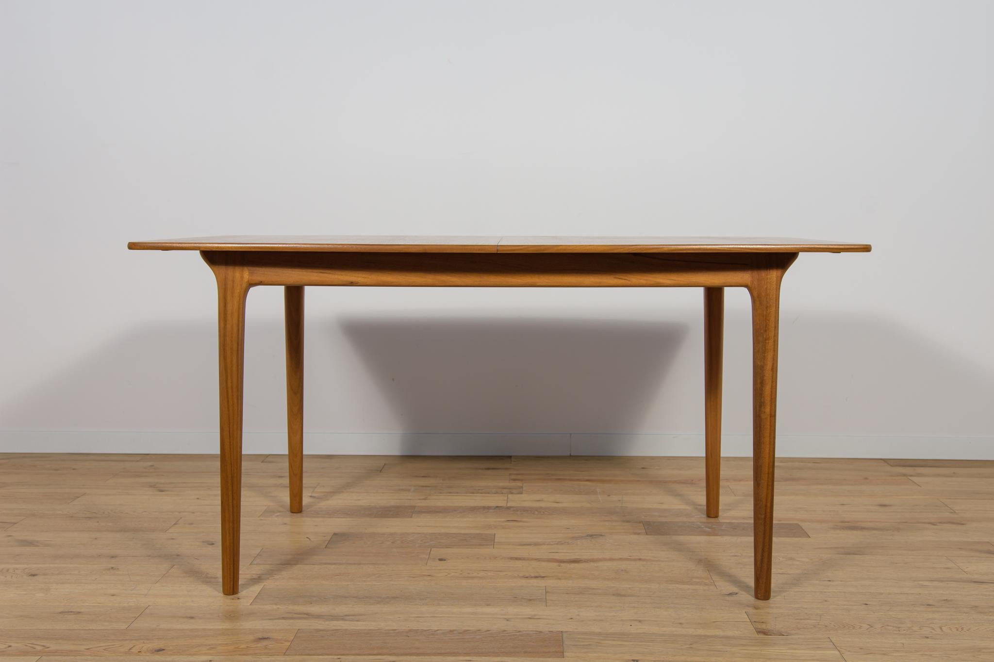 Mid-Century Modern Mid-Century Teak Extendable Dining Table from McIntosh, United Knigdom, 1960s For Sale