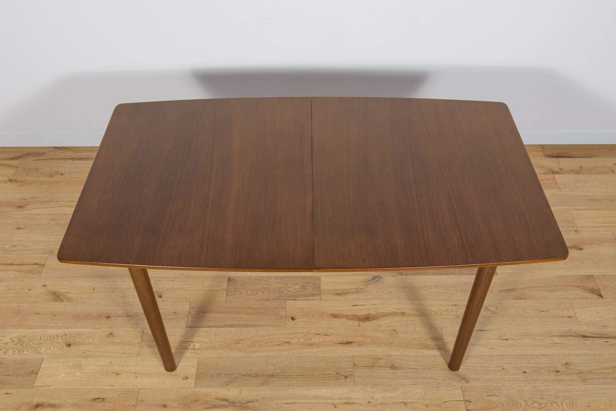 British Mid-Century Teak Extendable Dining Table from McIntosh, United Knigdom, 1960s For Sale