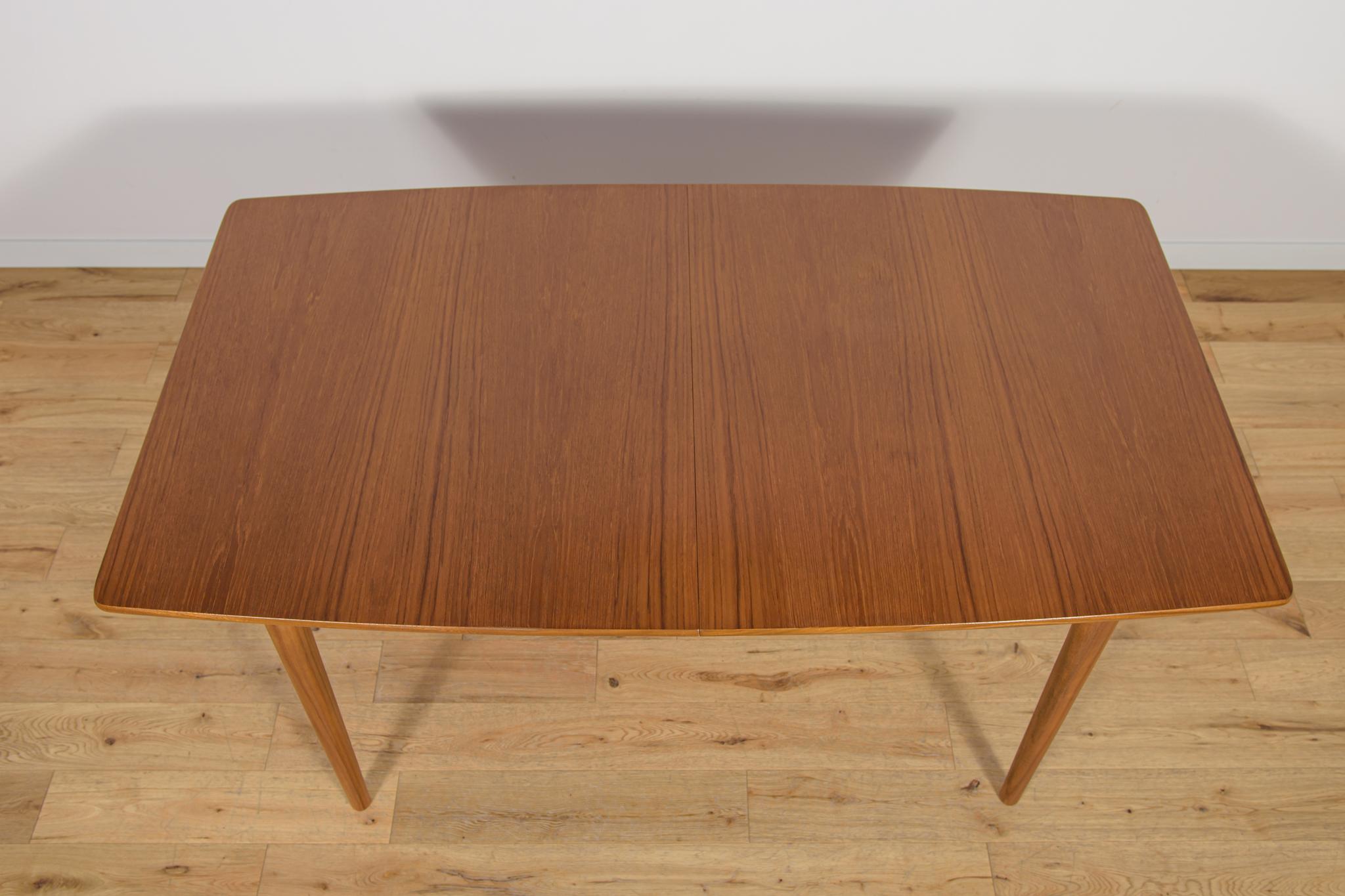 British Mid-Century Teak Extendable Dining Table from McIntosh, United Knigdom, 1960s For Sale