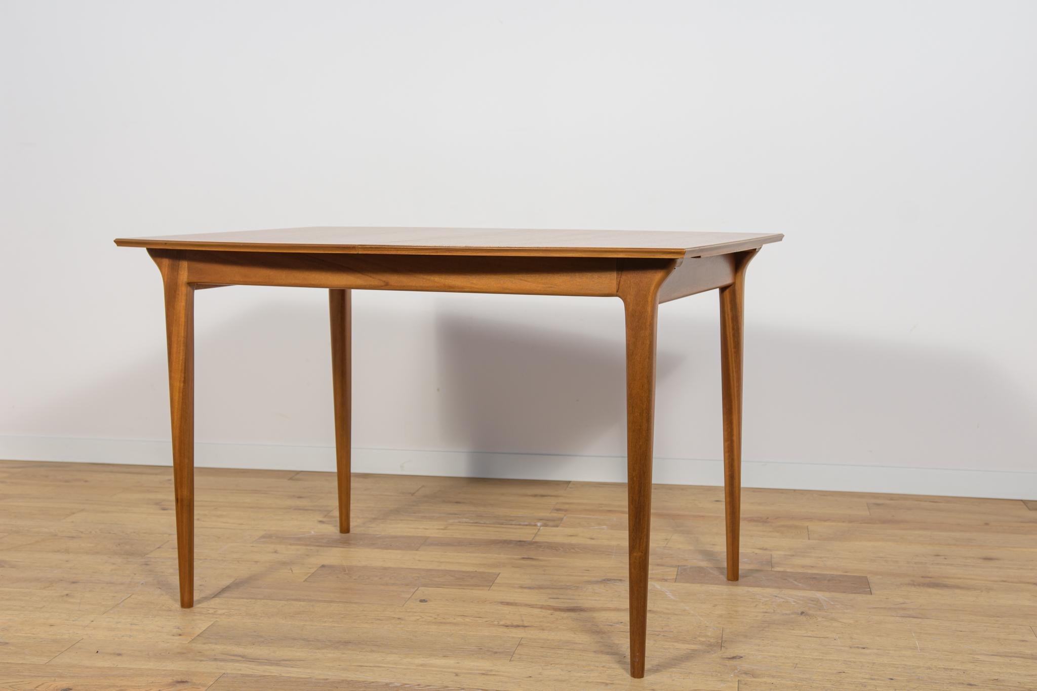 British Mid-Century Teak Extendable Dining Table from McIntosh, United Knigdom, 1960s For Sale