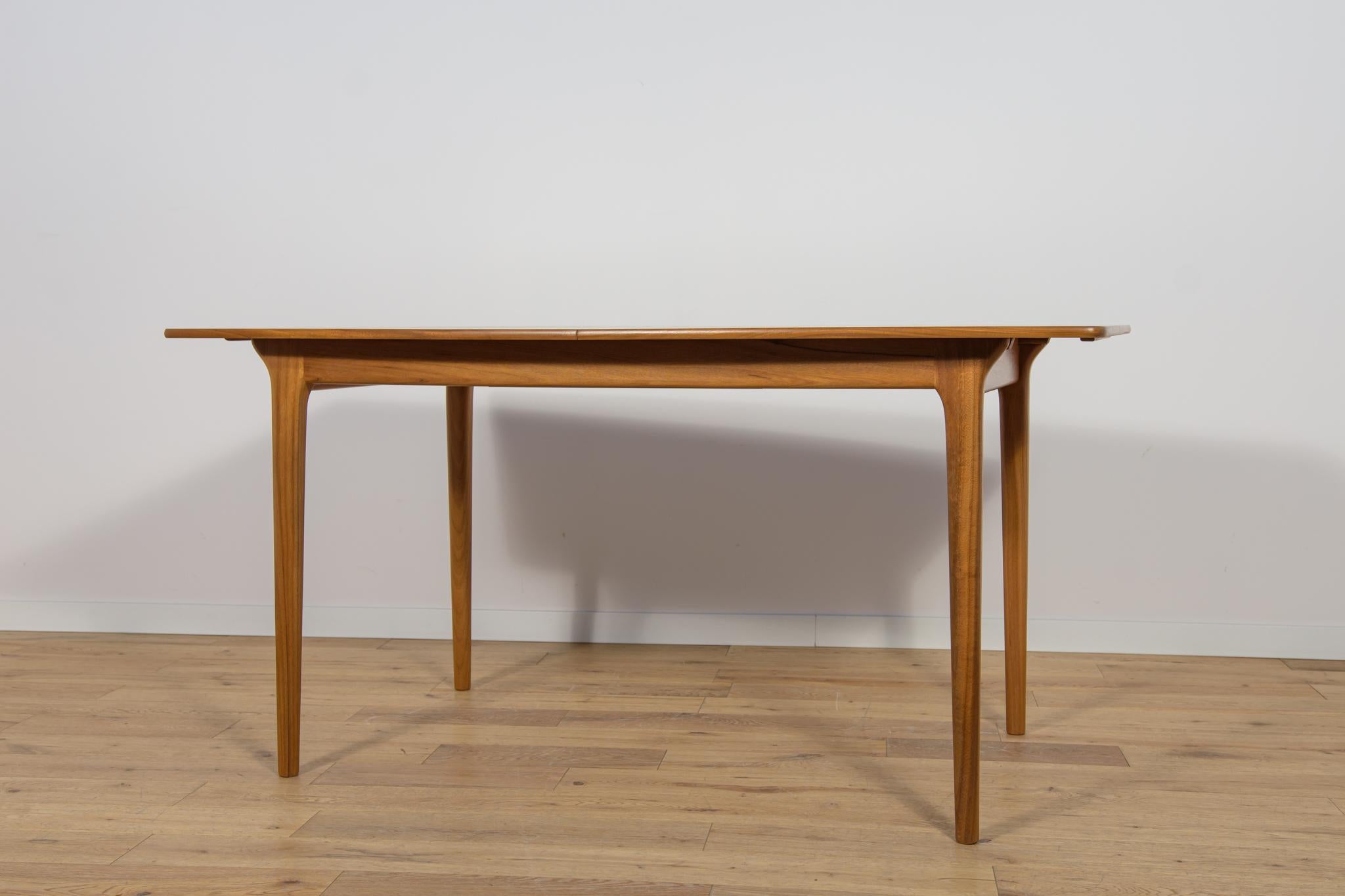 Woodwork Mid-Century Teak Extendable Dining Table from McIntosh, United Knigdom, 1960s For Sale