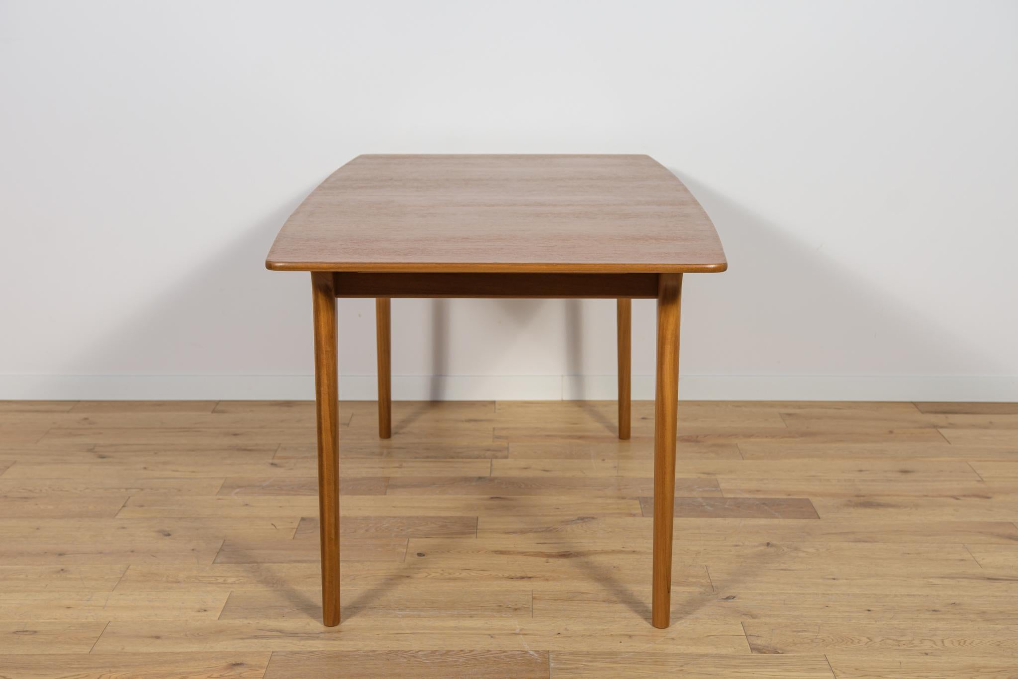 Mid-Century Teak Extendable Dining Table from McIntosh, United Knigdom, 1960s In Excellent Condition For Sale In GNIEZNO, 30