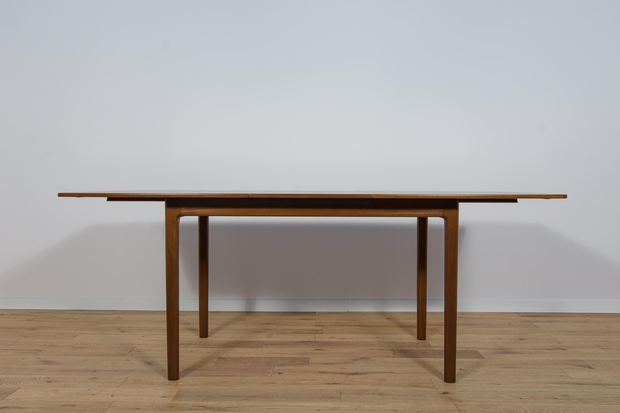 Mid-Century Teak Extendable Dining Table from McIntosh, United Knigdom, 1960s For Sale 1