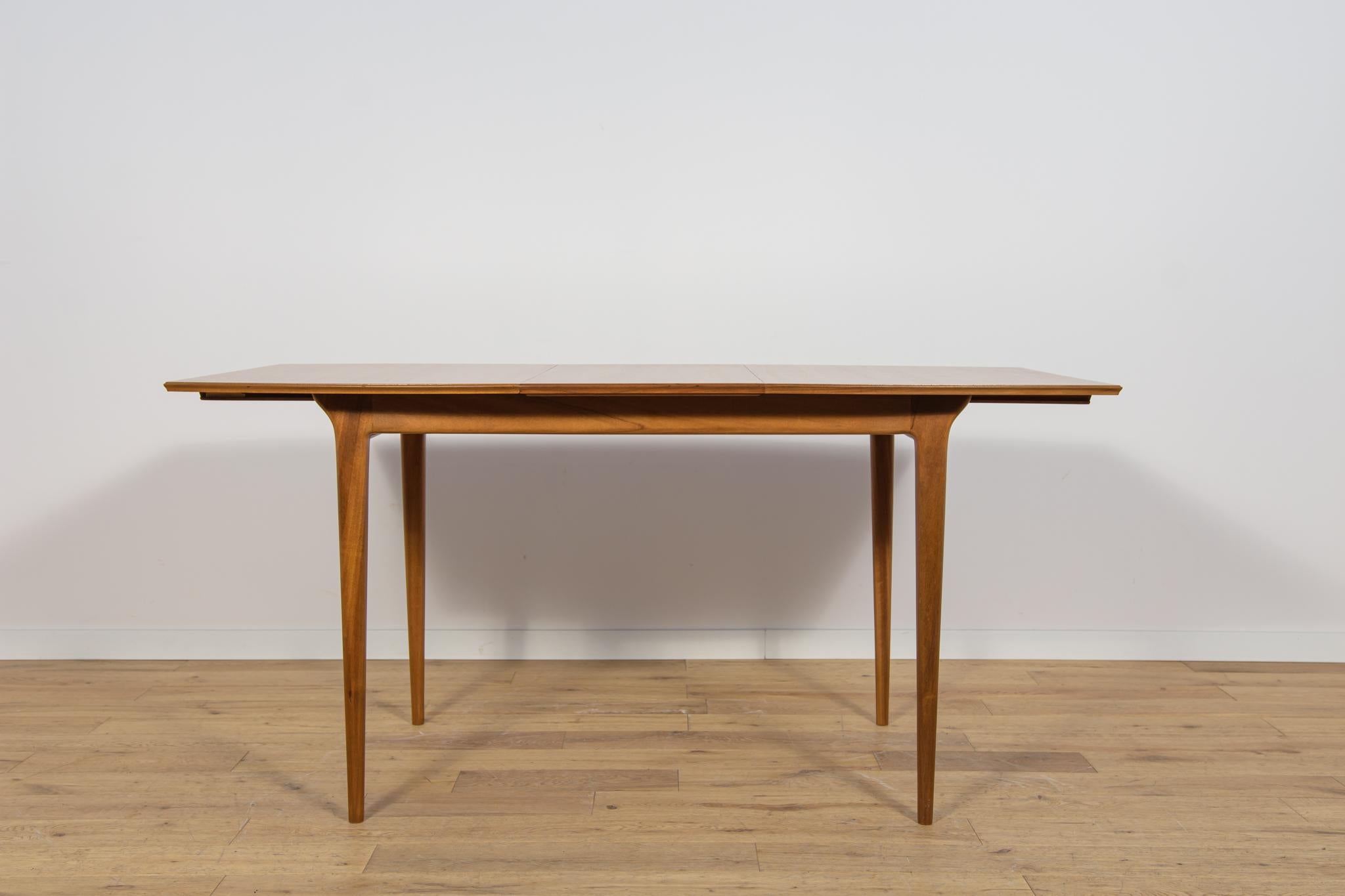 Mid-Century Teak Extendable Dining Table from McIntosh, United Knigdom, 1960s For Sale 1