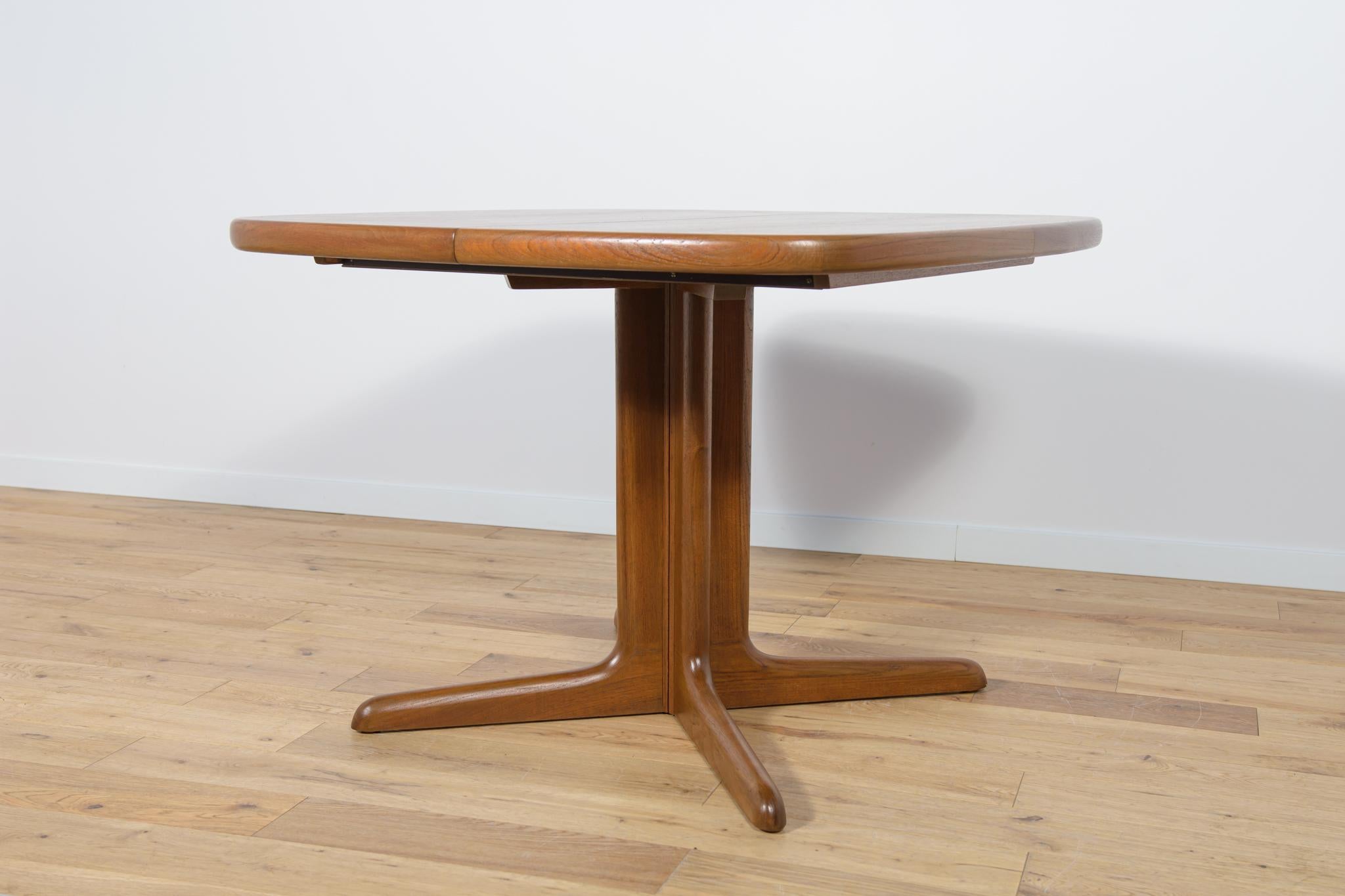 Mid-Century Modern Mid-Century Teak Extendable Dining Table from Skovby Mobelfabrik, 1960s For Sale