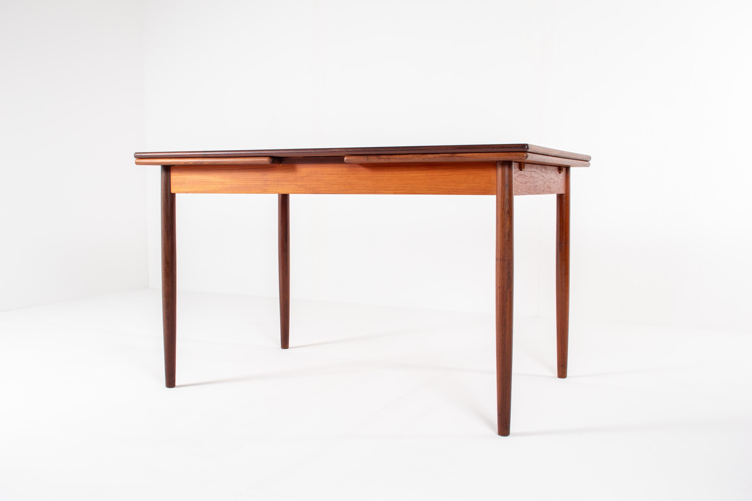 Mid-Century Modern Mid-Century Teak Extendable Dining Table – Scandinavian Design, 1960s For Sale