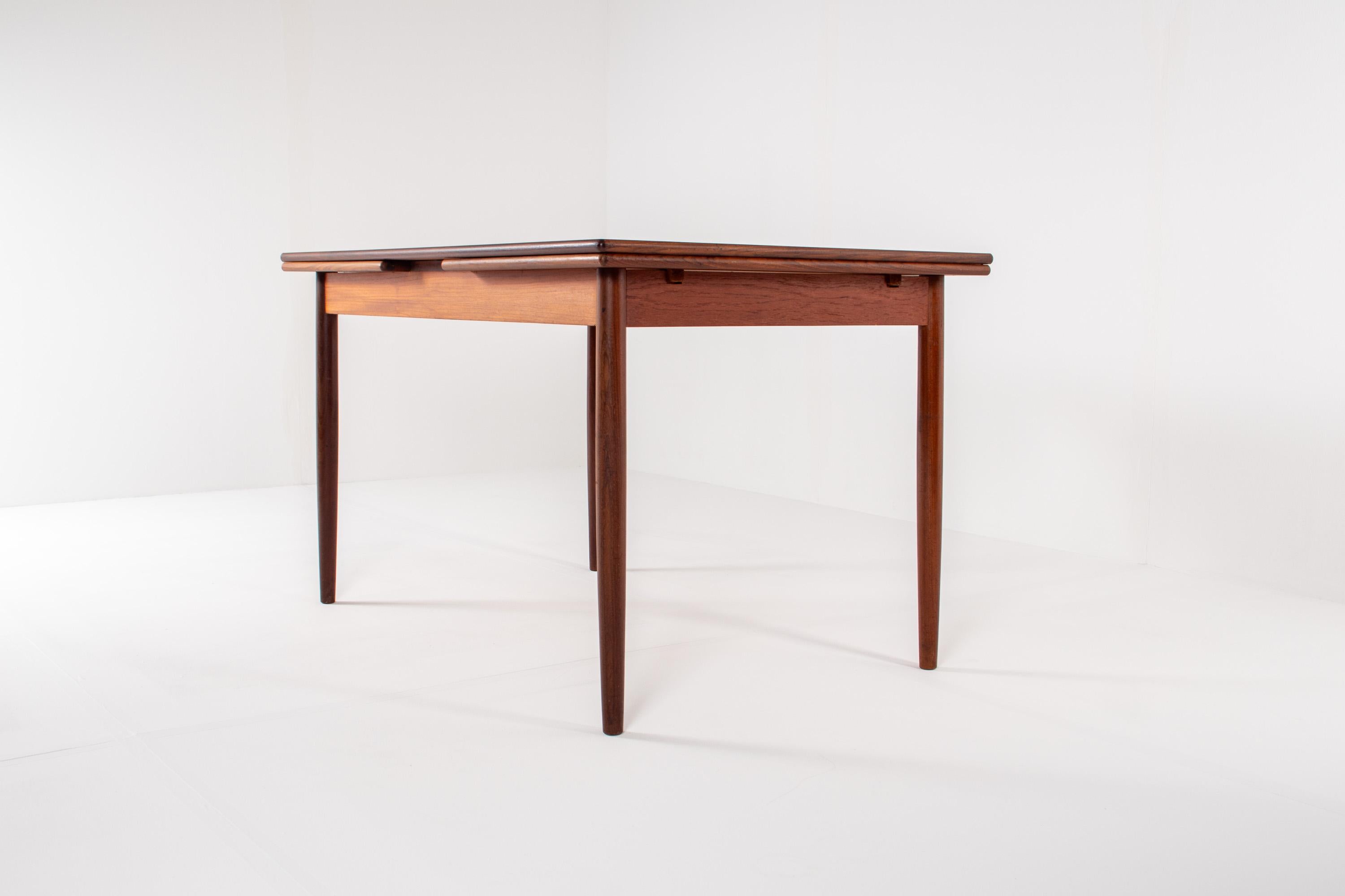 Danish Mid-Century Teak Extendable Dining Table – Scandinavian Design, 1960s For Sale
