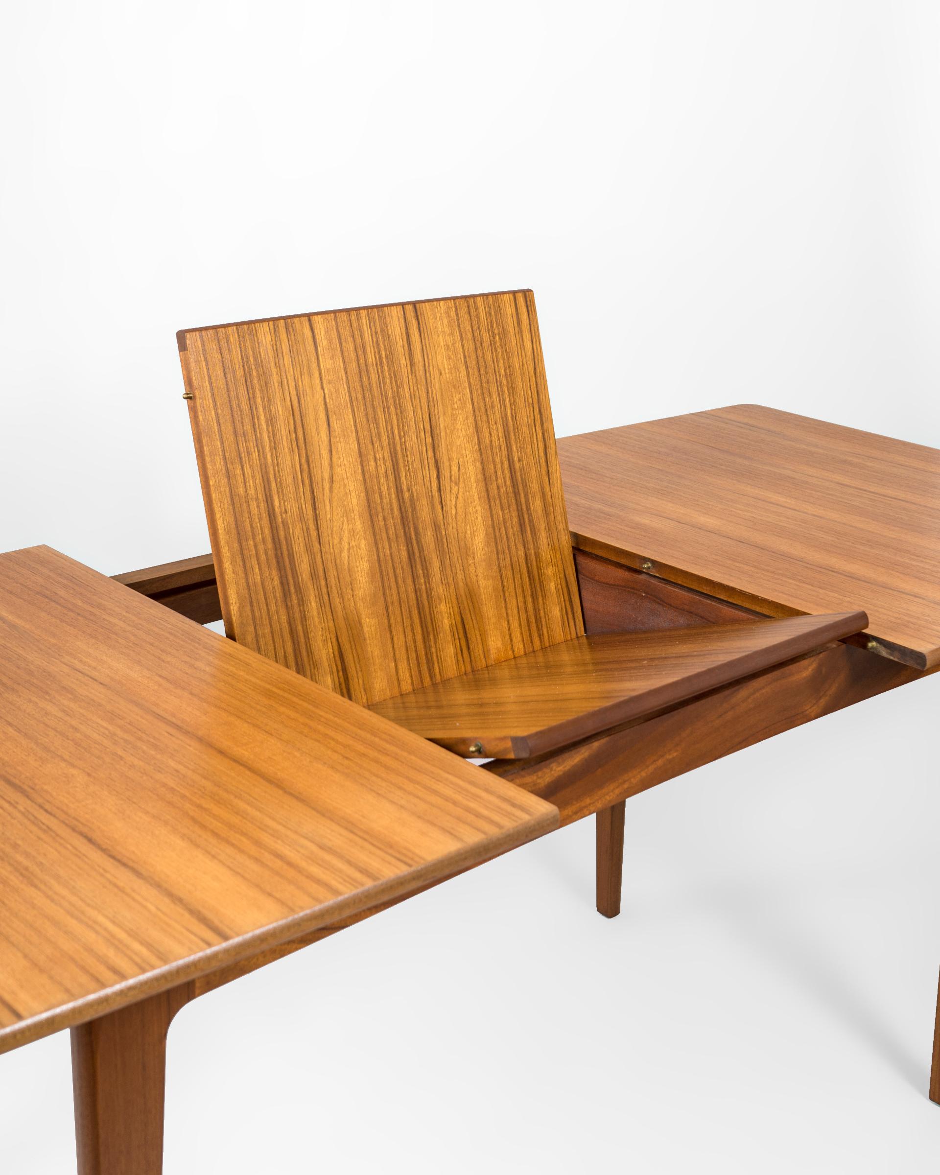 Oiled Mid Century Teak Extendable Dining Table, UK, circa 1960 For Sale