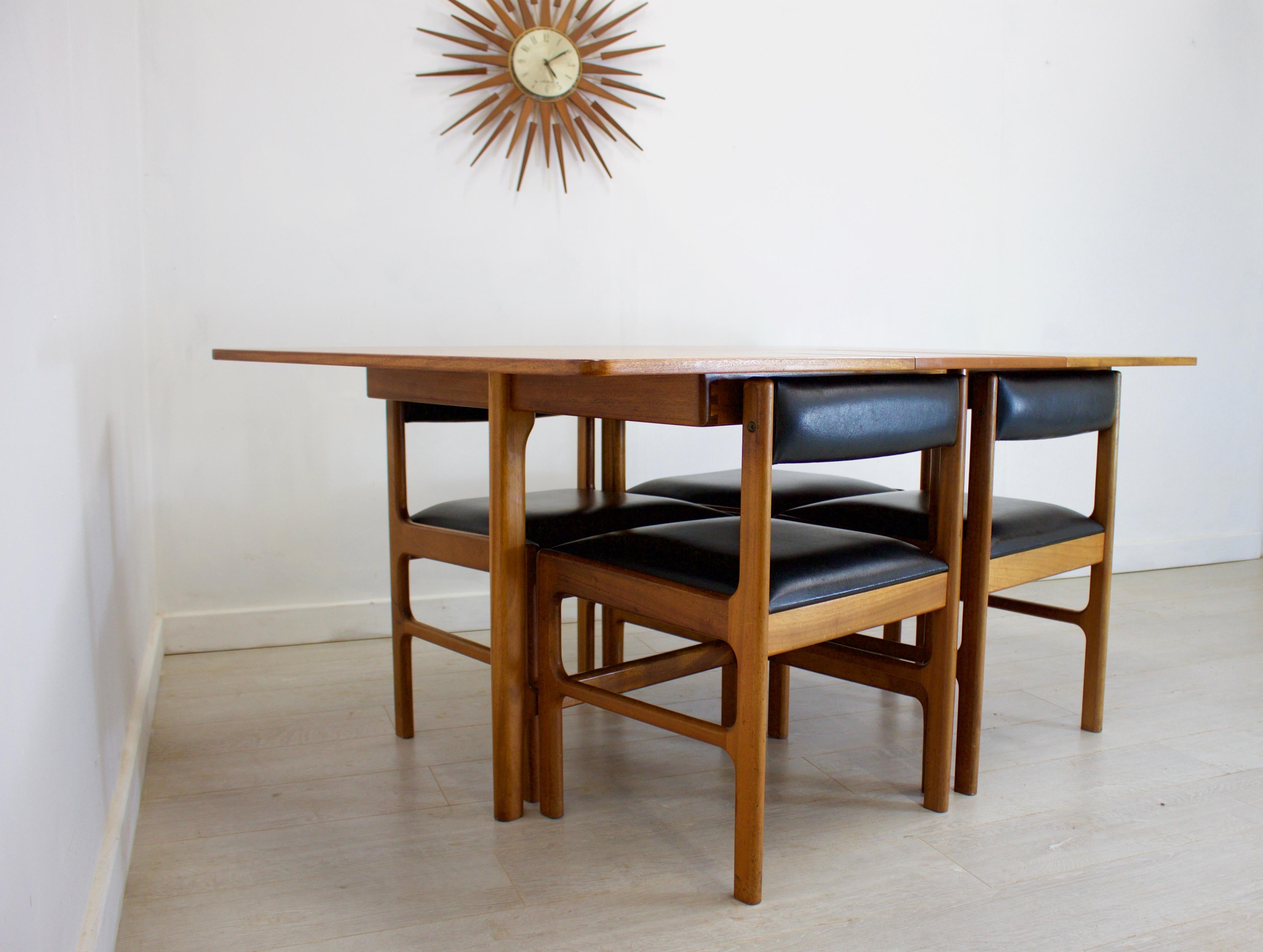 British Midcentury Teak Extendable Dining Table with 4 Chairs from McIntosh, 1960s