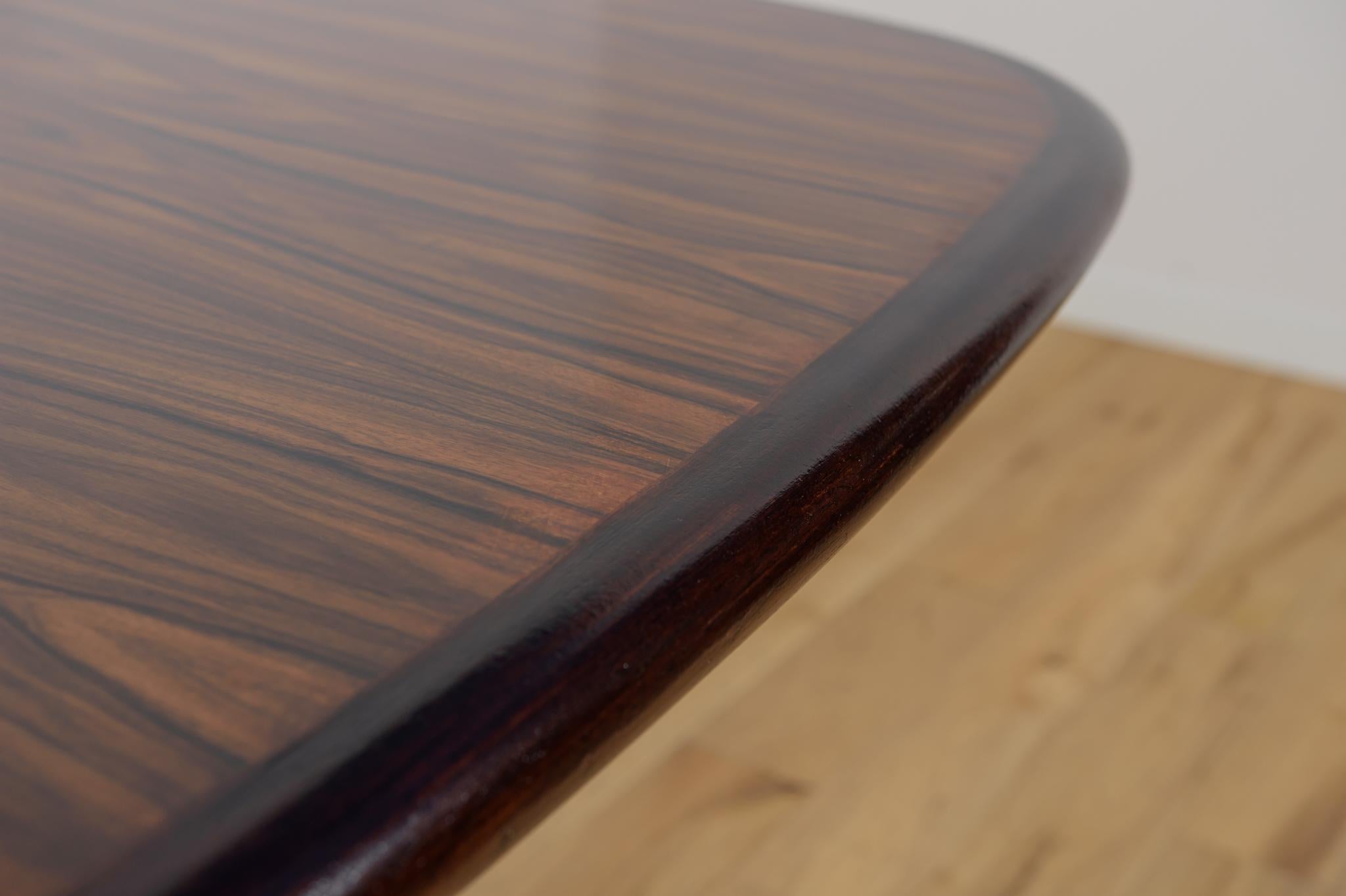 Mesa extensible de teca de mediados de siglo by N.O. Møller para la fábrica de muebles Gudme. en venta 7