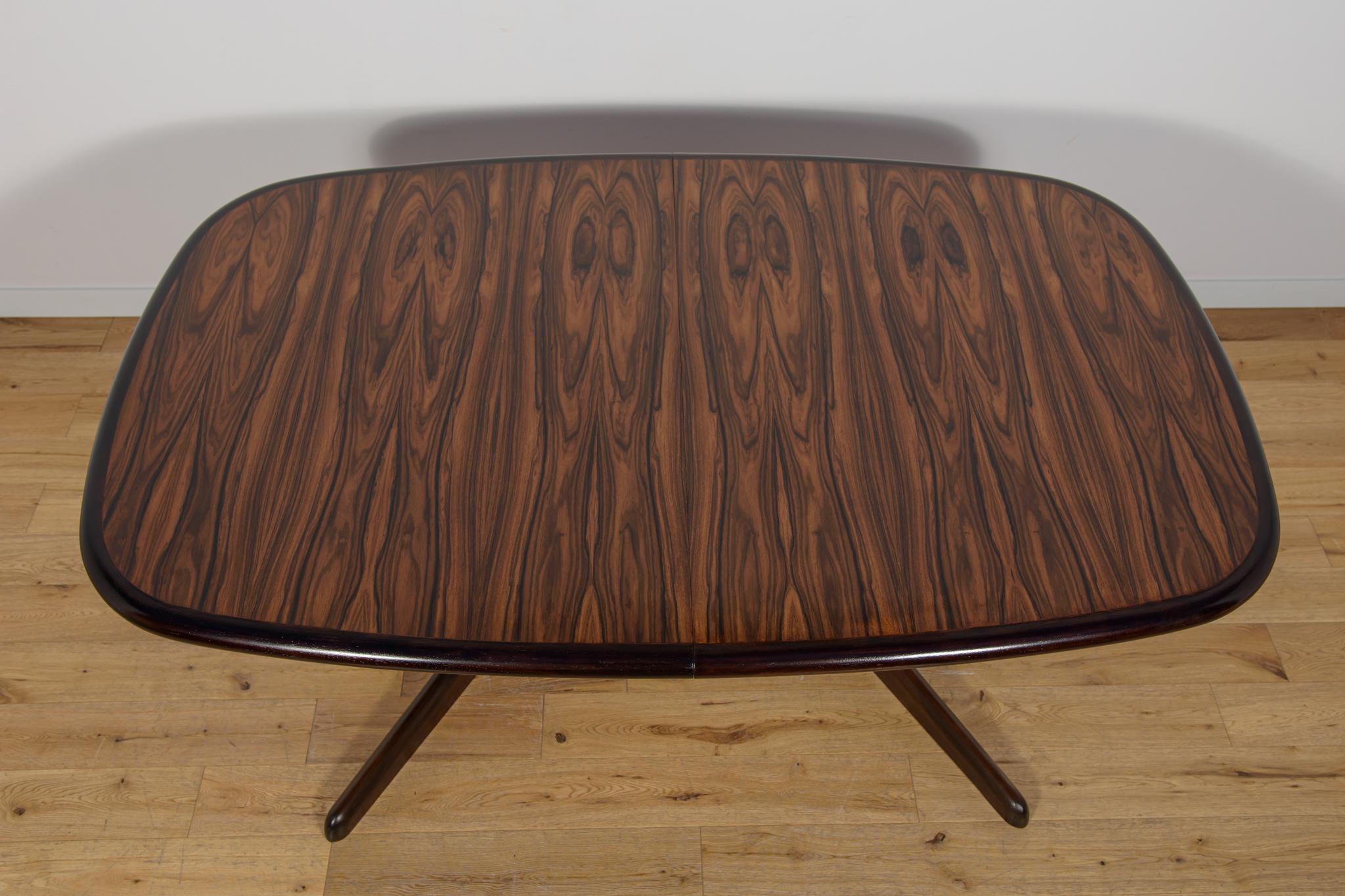 Mesa extensible de teca de mediados de siglo by N.O. Møller para la fábrica de muebles Gudme. Danés en venta