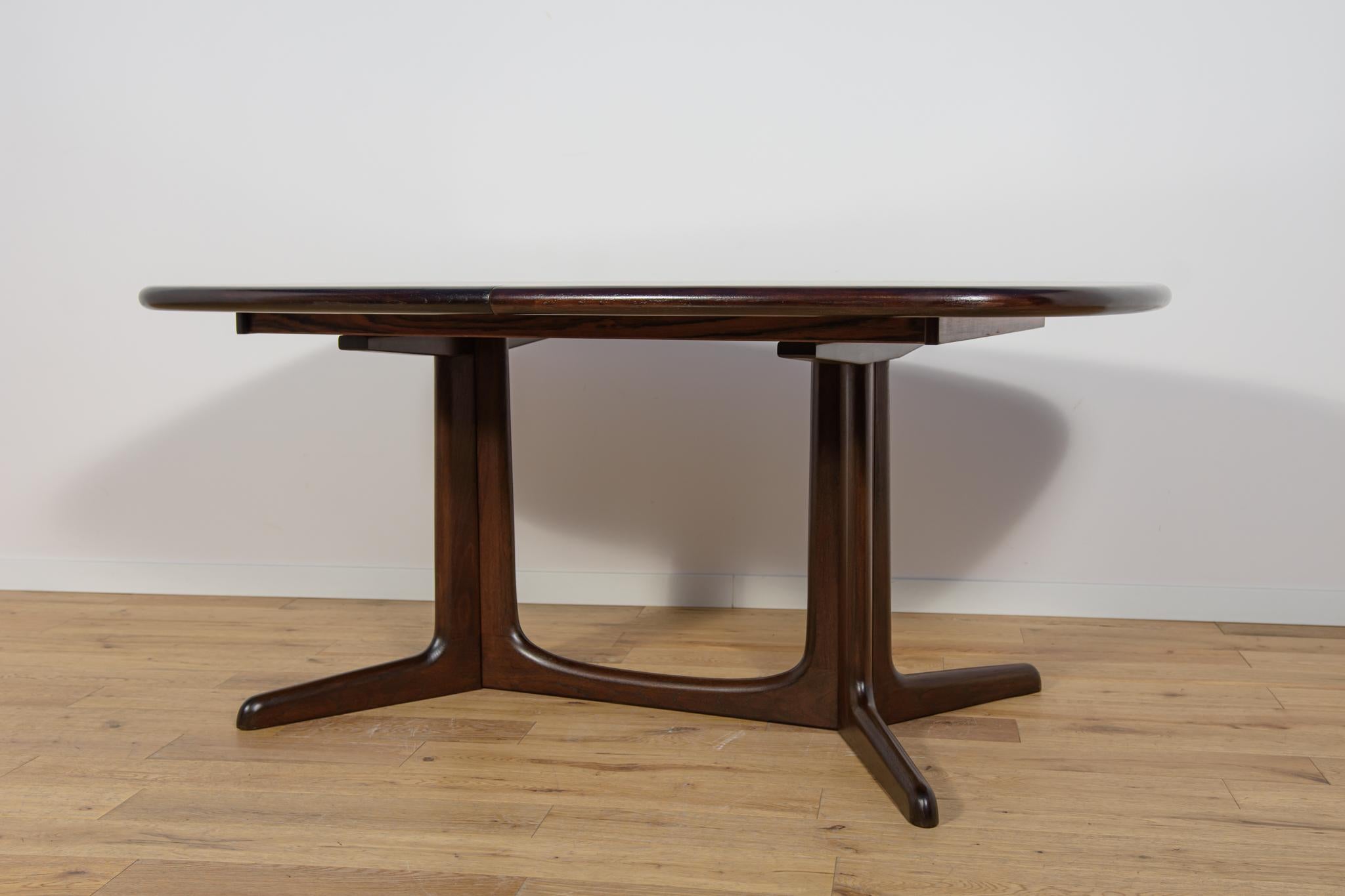 Mesa extensible de teca de mediados de siglo by N.O. Møller para la fábrica de muebles Gudme. Carpintería en venta