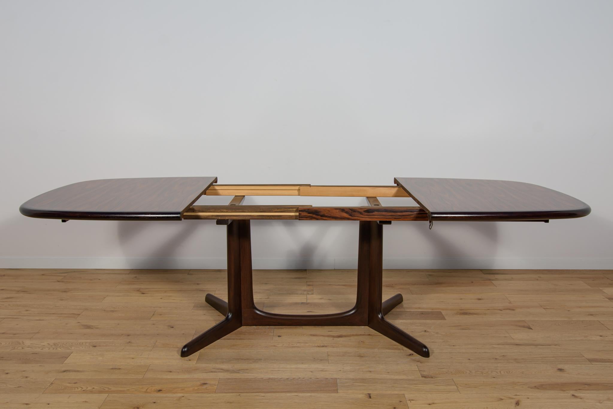Mesa extensible de teca de mediados de siglo by N.O. Møller para la fábrica de muebles Gudme. mediados del siglo XX en venta