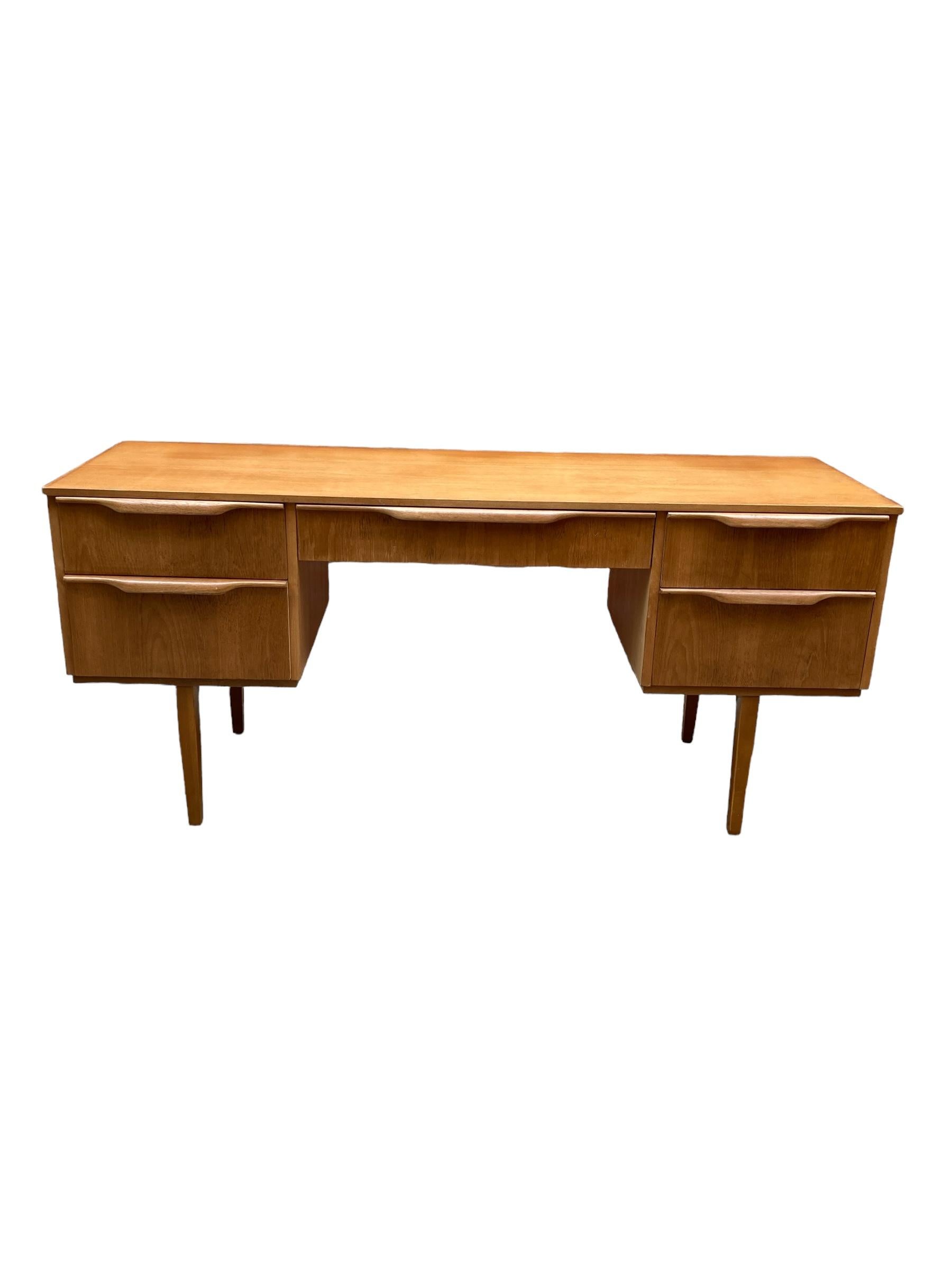 Mid Century Teak Five Drawer Austinsuite Low Desk/Dresser For Sale 5