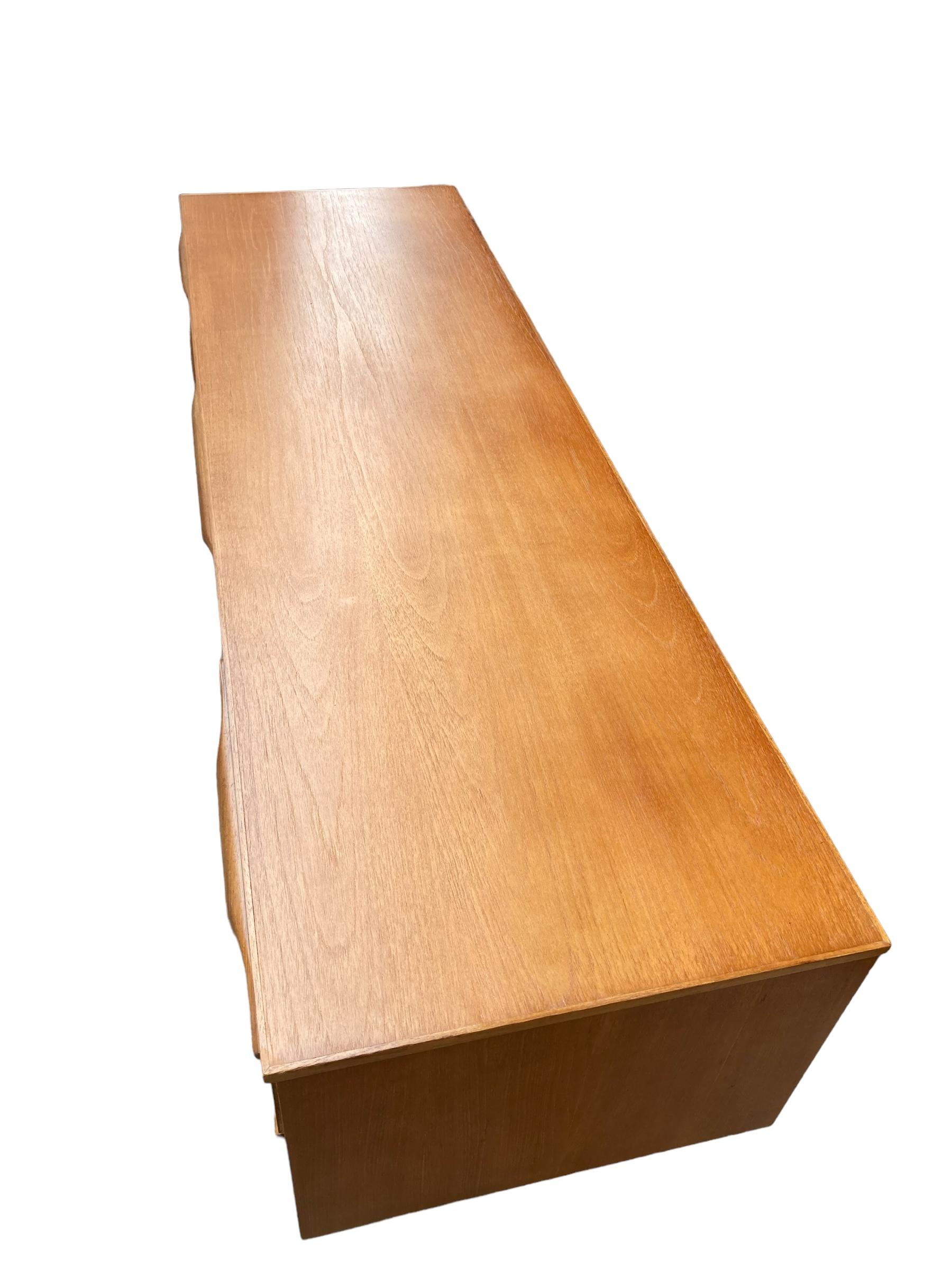 Mid Century Teak Five Drawer Austinsuite Low Desk/Dresser In Good Condition For Sale In Bishop's Stortford, GB
