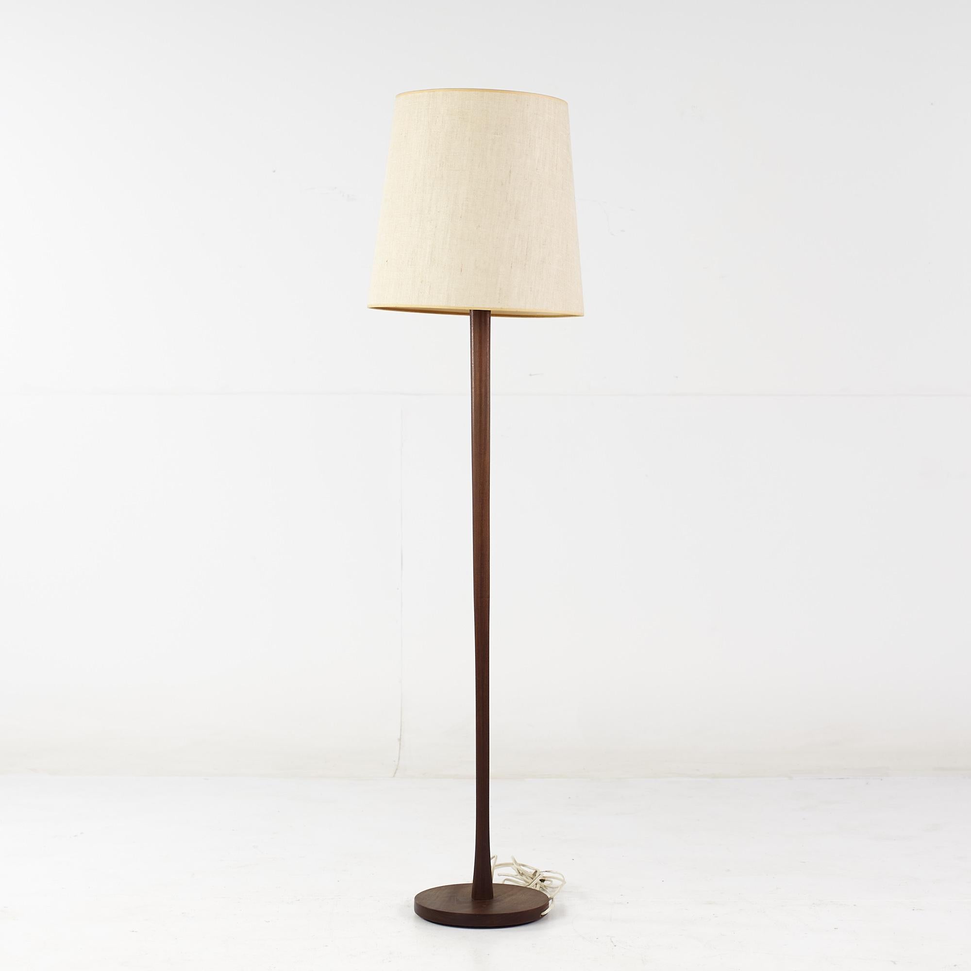 Mid Century teak floor lamp

This lamp measures: 15 wide x 15 deep x 58 inches high

Good Vintage Condition. Uneven finish at base and marks from wear on wood.

All pieces of furniture can be had in what we call restored vintage condition.