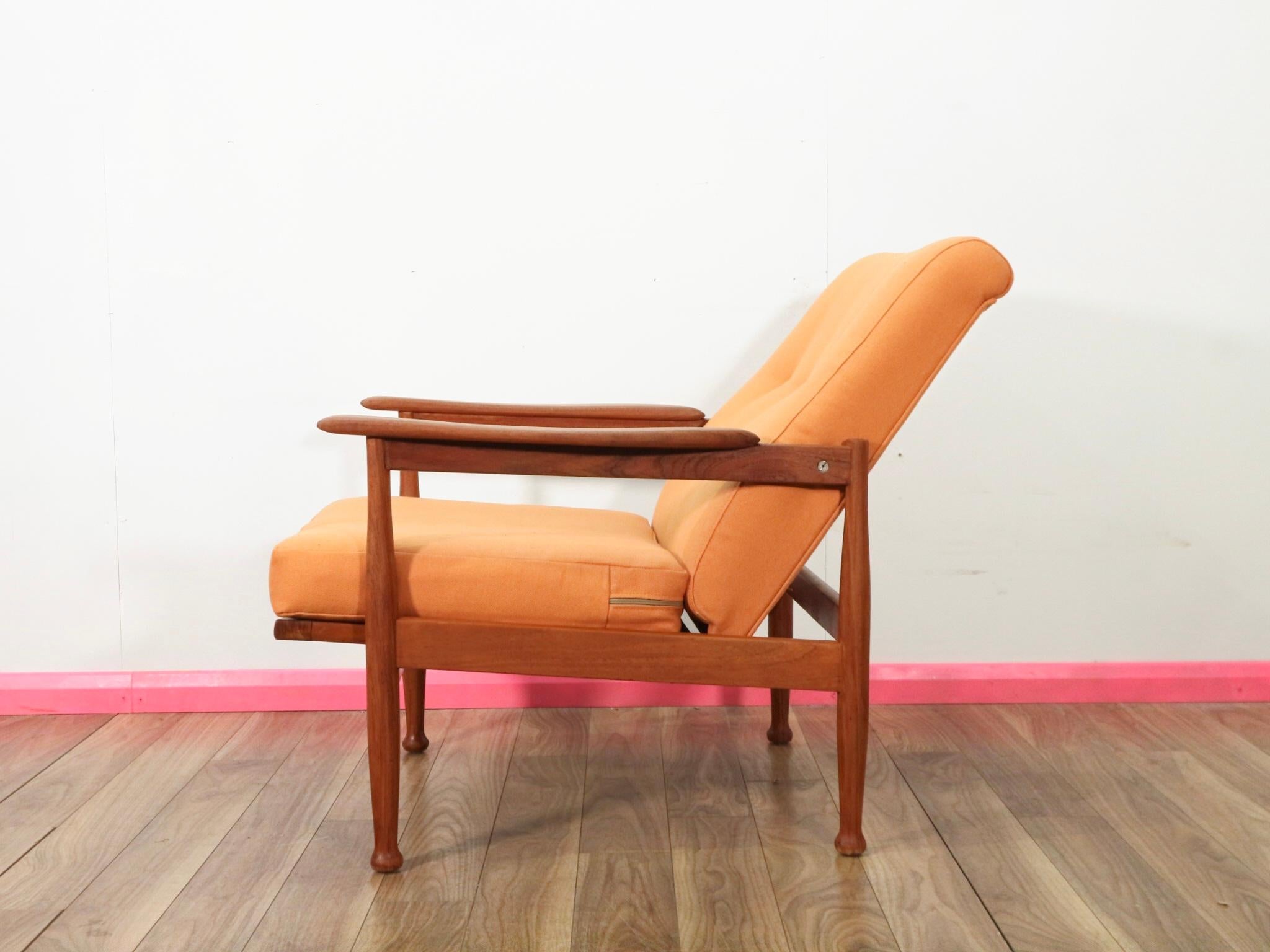 Mid Century Teak Framed Danish Style Reclining Lounge Chair by Guy Rodgers In Good Condition In Los Angeles, CA