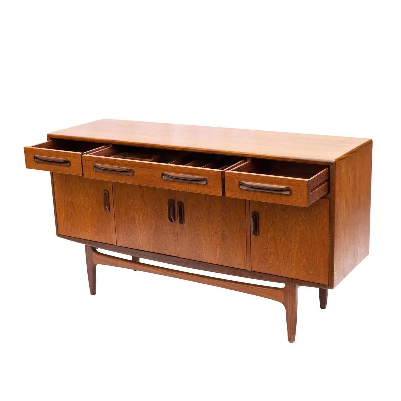 Mid-Century Teak Fresco Sideboard by v. Wilkins for G Plan, English, Ca. 1960 In Good Condition For Sale In Banner Elk, NC