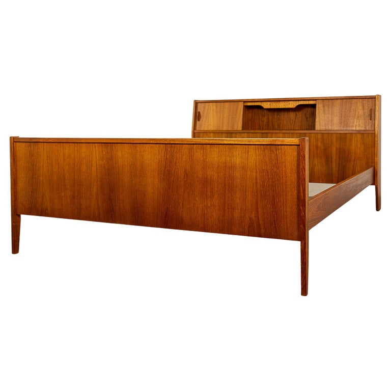 MidCentury Teak Full/Double Bed Frame For Sale at 1stDibs